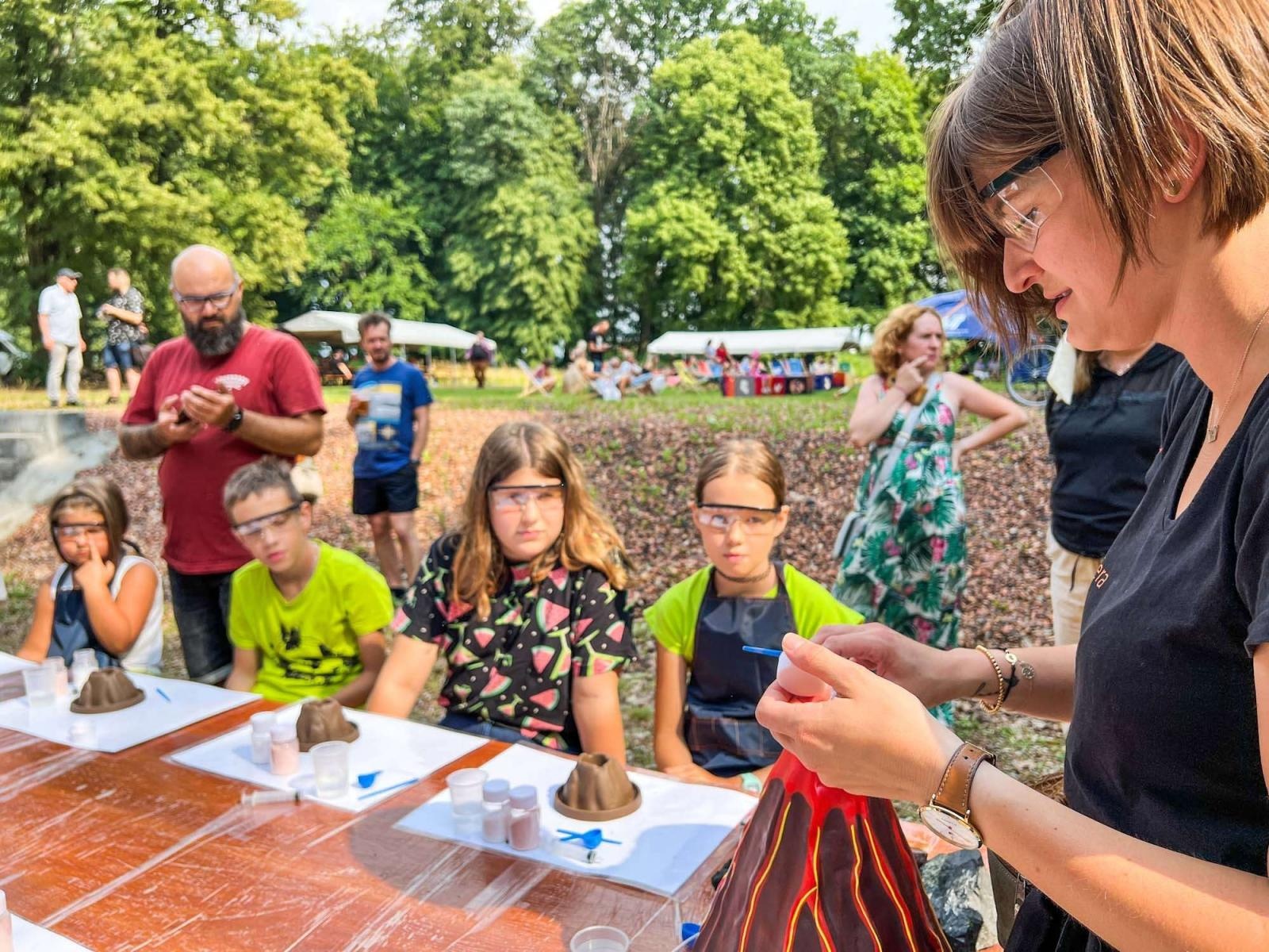 Zdjęcie w galerii na portalu naszraciborz.pl: Pałac w świecie żywiołów. Spotkanie z nauką i sztuką w Rzuchowie wiadomości z regionu
