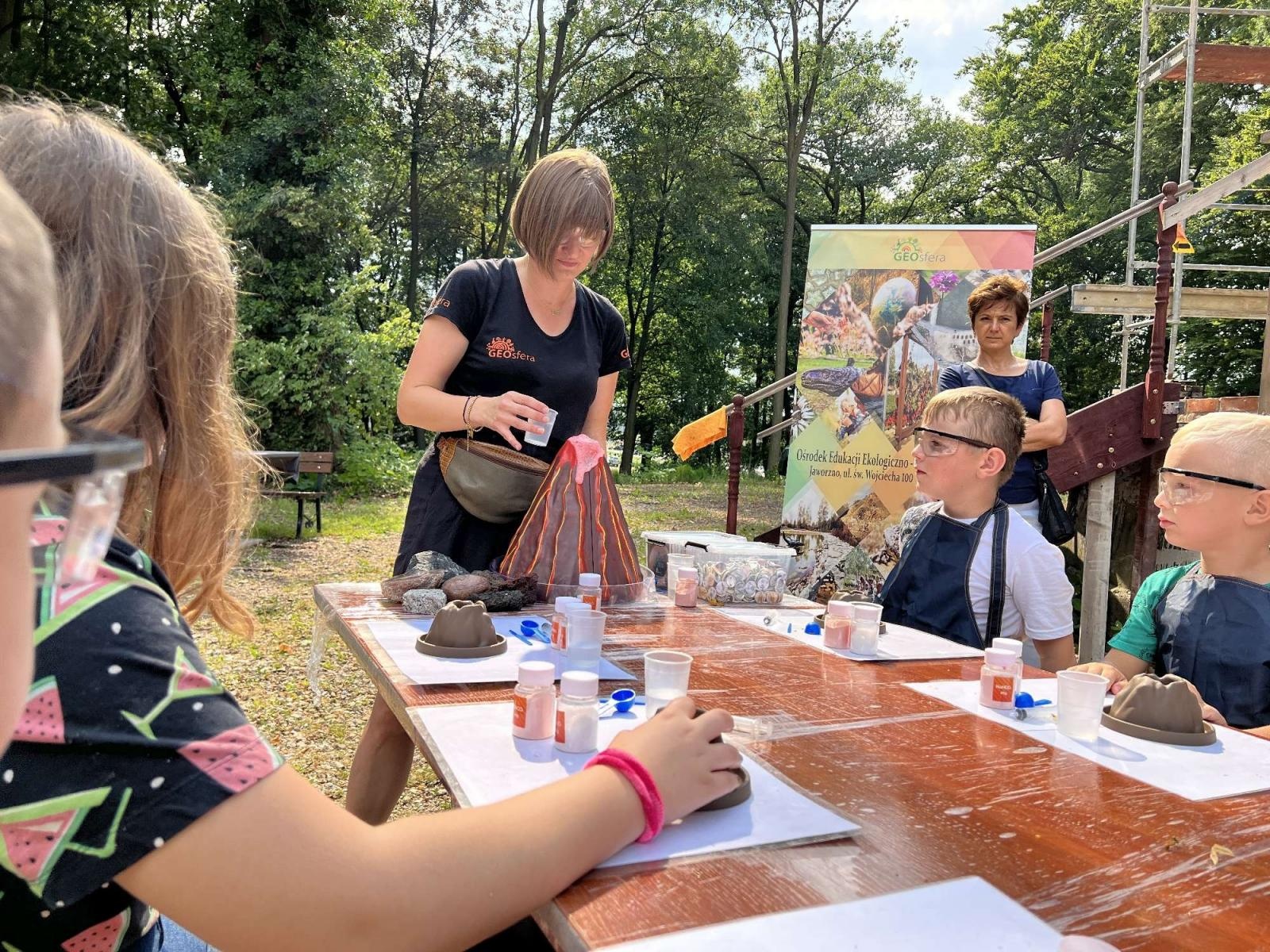 Zdjęcie w galerii na portalu naszraciborz.pl: Pałac w świecie żywiołów. Spotkanie z nauką i sztuką w Rzuchowie wiadomości z regionu