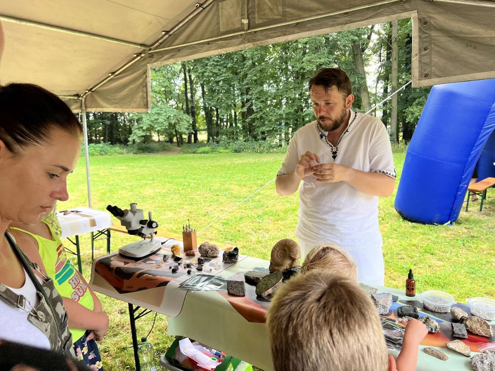 Zdjęcie w galerii na portalu naszraciborz.pl: Pałac w świecie żywiołów. Spotkanie z nauką i sztuką w Rzuchowie wiadomości z regionu