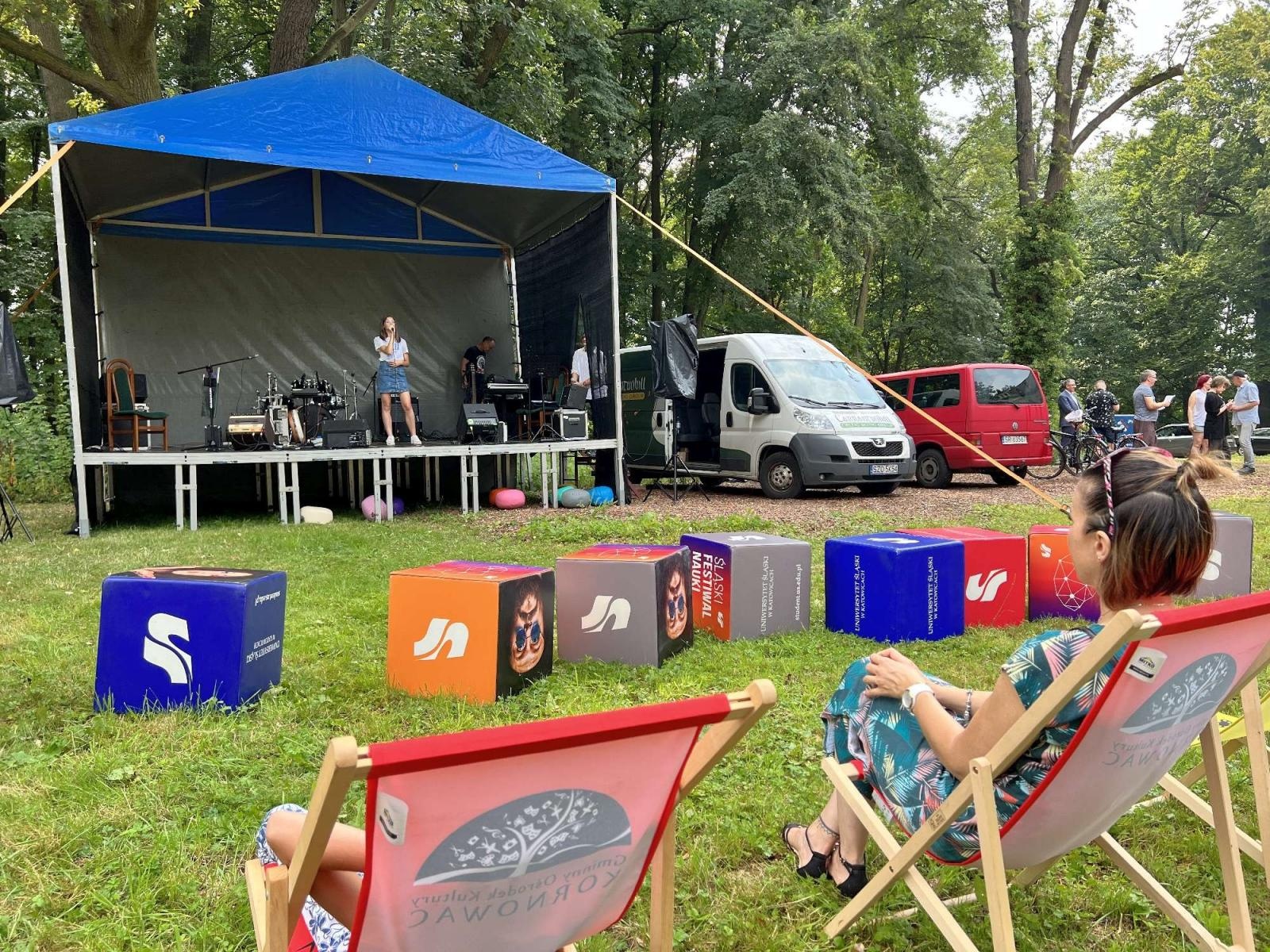 Zdjęcie w galerii na portalu naszraciborz.pl: Pałac w świecie żywiołów. Spotkanie z nauką i sztuką w Rzuchowie wiadomości z regionu
