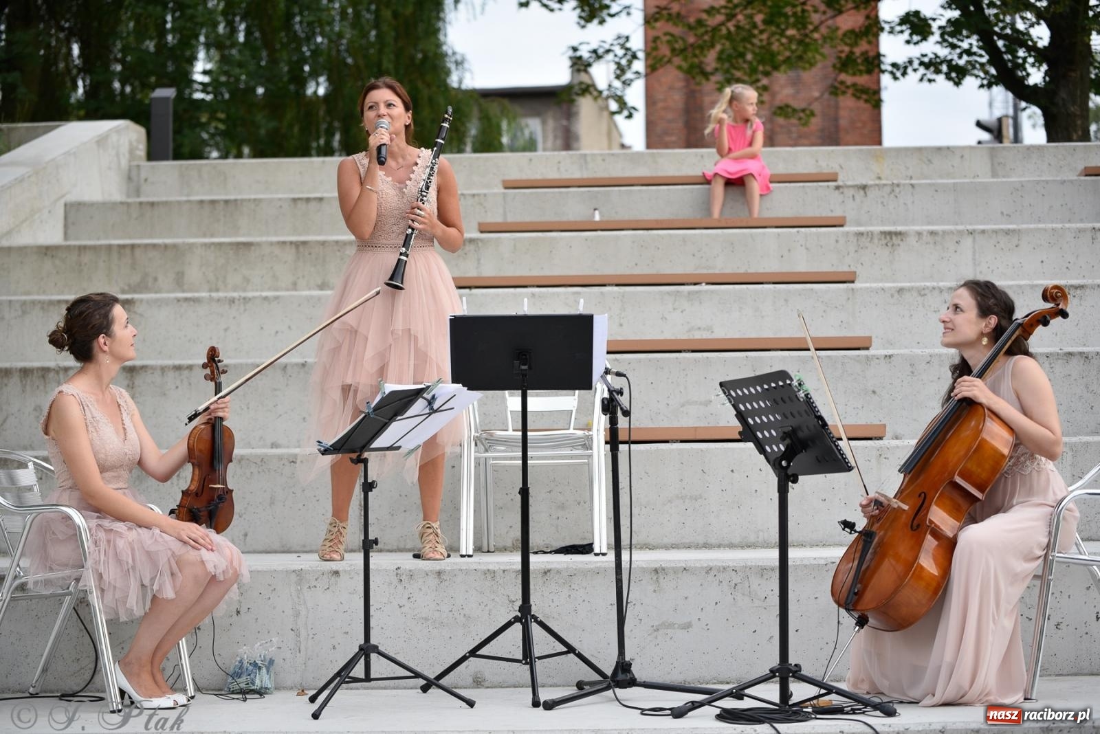 Zdjęcie w galerii na portalu naszraciborz.pl: Letnie koncerty na Bulwarach Nadodrzańskich - Elara Classic Trio wiadomości z regionu