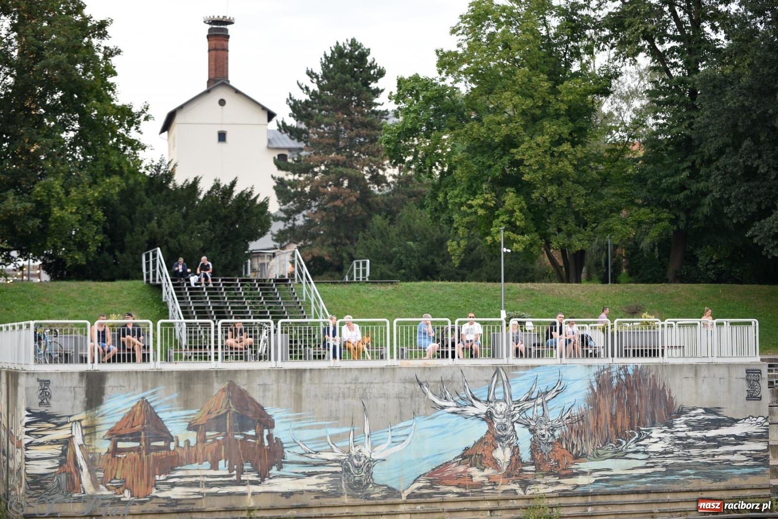 Zdjęcie w galerii na portalu naszraciborz.pl: Letnie koncerty na Bulwarach Nadodrzańskich - Elara Classic Trio wiadomości z regionu