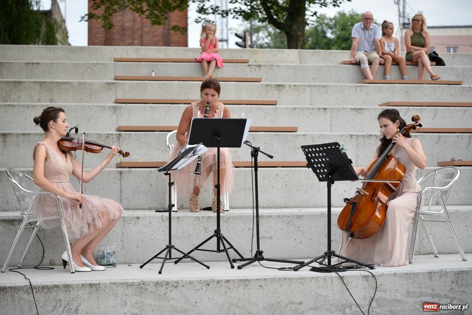 Zdjęcie w galerii na portalu naszraciborz.pl: Letnie koncerty na Bulwarach Nadodrzańskich - Elara Classic Trio wiadomości z regionu