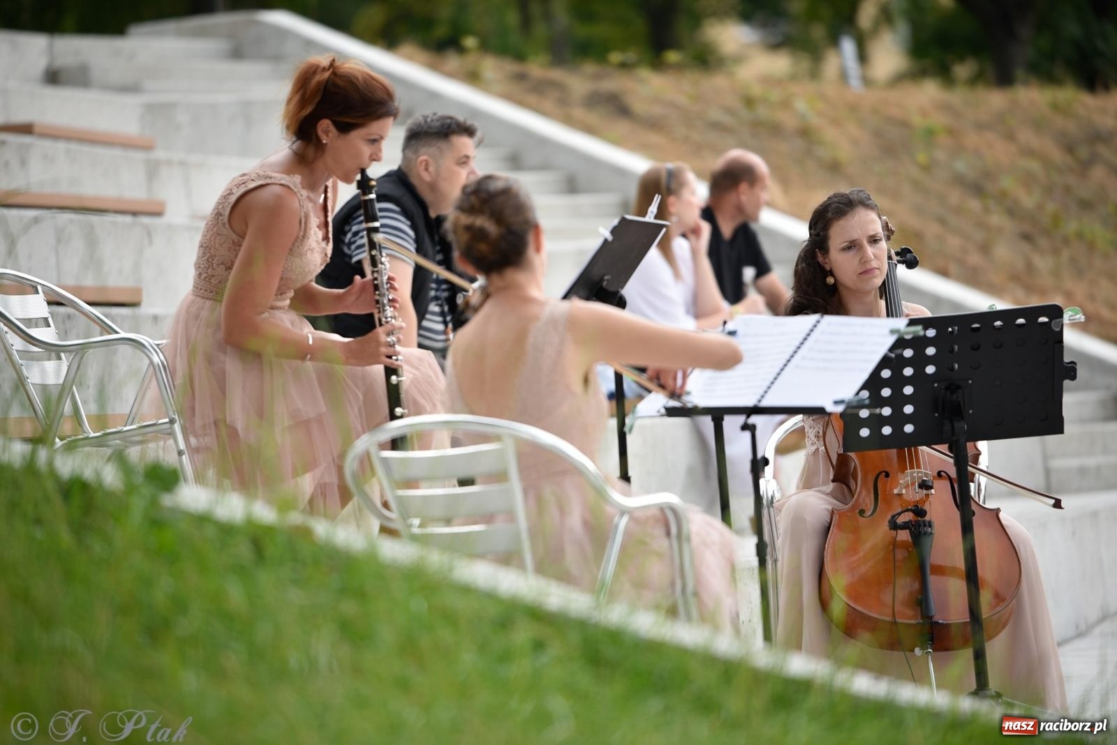 Zdjęcie w galerii na portalu naszraciborz.pl: Letnie koncerty na Bulwarach Nadodrzańskich - Elara Classic Trio wiadomości z regionu