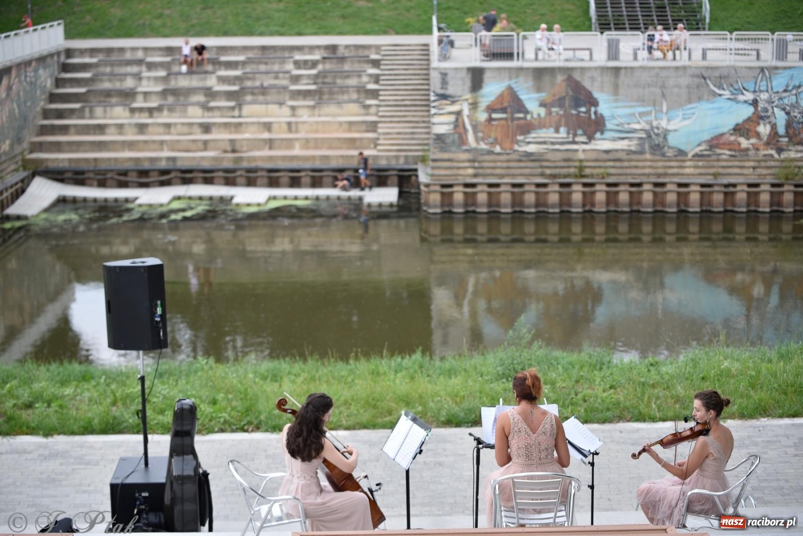 Zdjęcie w galerii na portalu naszraciborz.pl: Letnie koncerty na Bulwarach Nadodrzańskich - Elara Classic Trio wiadomości z regionu