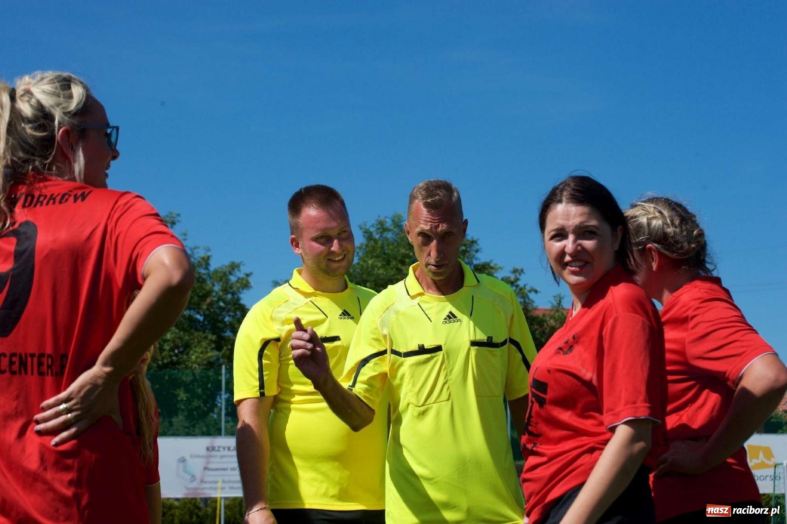 Zdjęcie w galerii na portalu naszraciborz.pl: Mutry kontra mamuśki - pełna emocji rywalizacja o puchar sołtysa w Tworkowie [FOTO] wiadomości z regionu