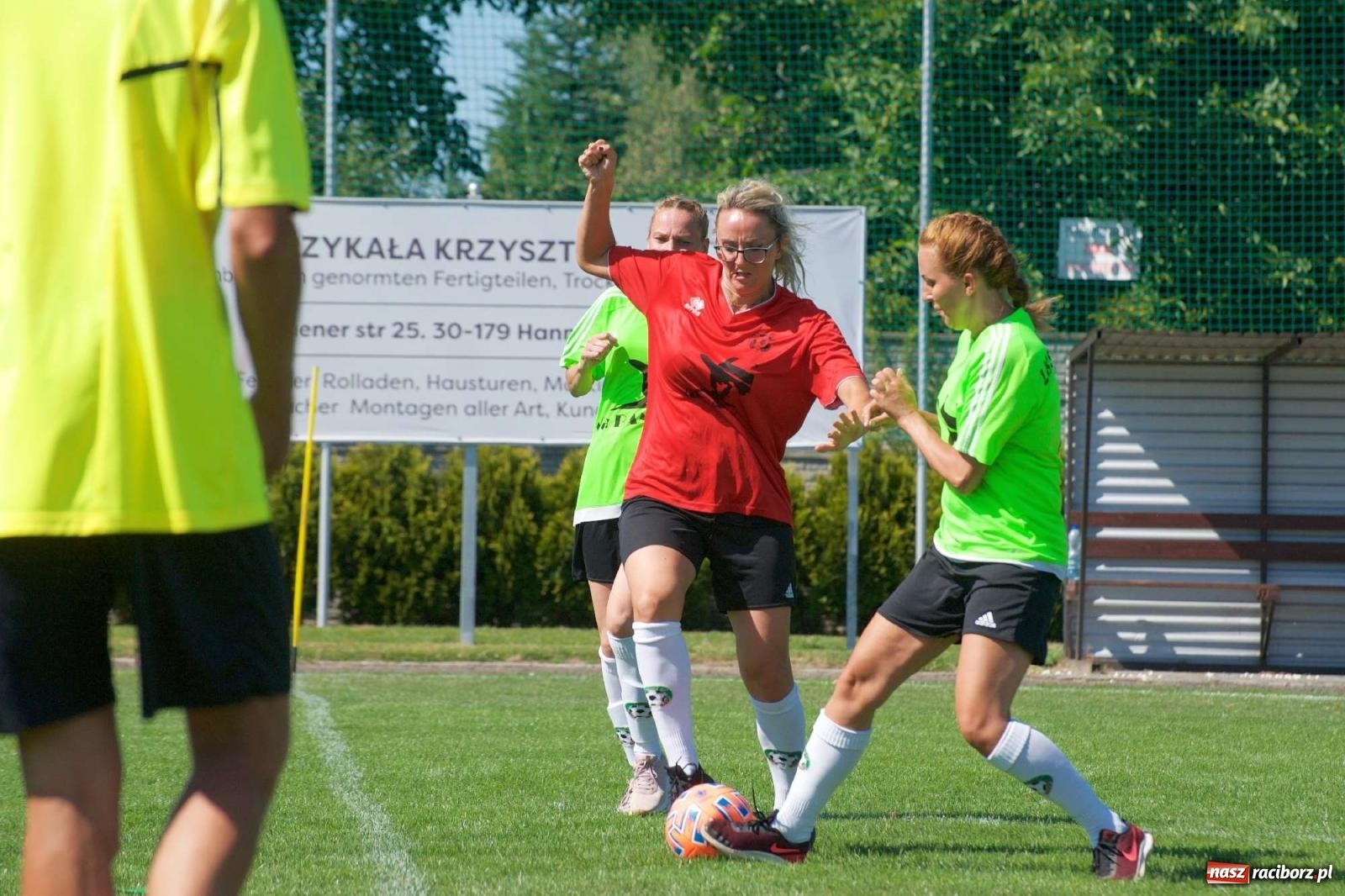 Zdjęcie w galerii na portalu naszraciborz.pl: Mutry kontra mamuśki - pełna emocji rywalizacja o puchar sołtysa w Tworkowie [FOTO] wiadomości z regionu