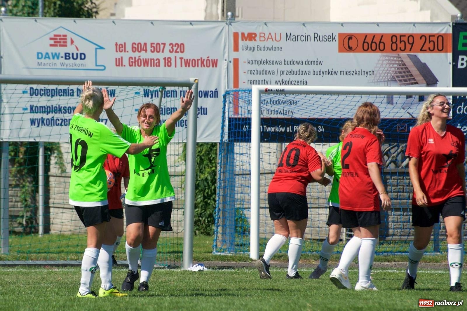 Zdjęcie w galerii na portalu naszraciborz.pl: Mutry kontra mamuśki - pełna emocji rywalizacja o puchar sołtysa w Tworkowie [FOTO] wiadomości z regionu