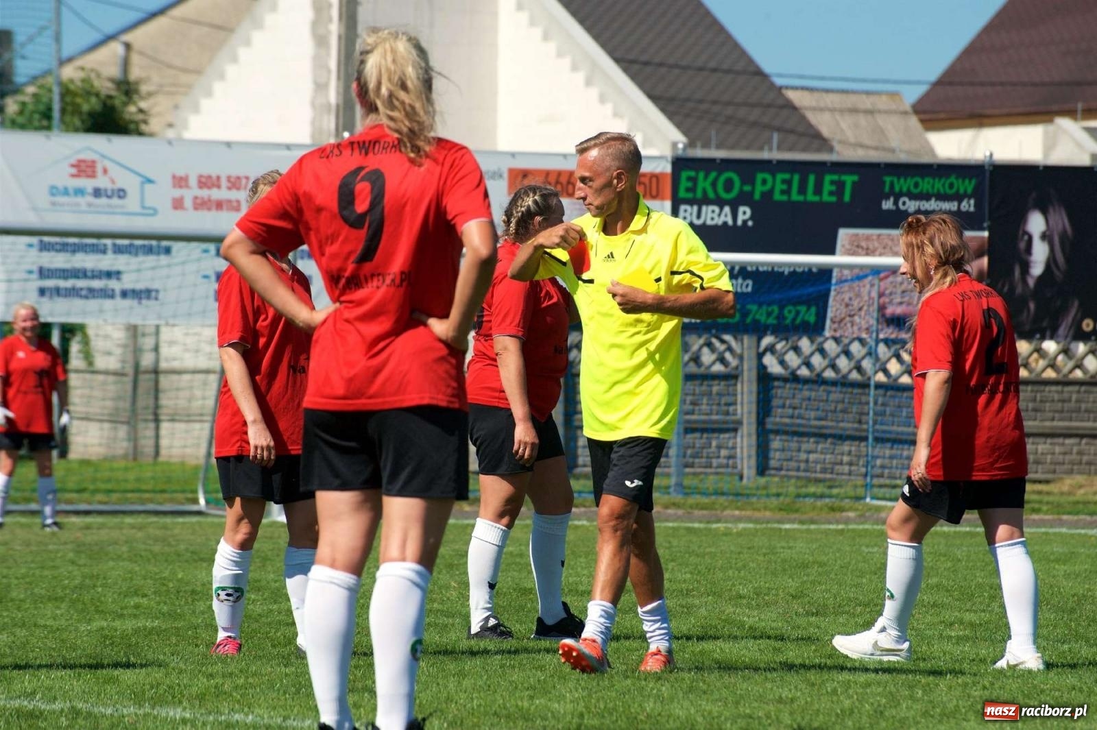 Zdjęcie w galerii na portalu naszraciborz.pl: Mutry kontra mamuśki - pełna emocji rywalizacja o puchar sołtysa w Tworkowie [FOTO] wiadomości z regionu