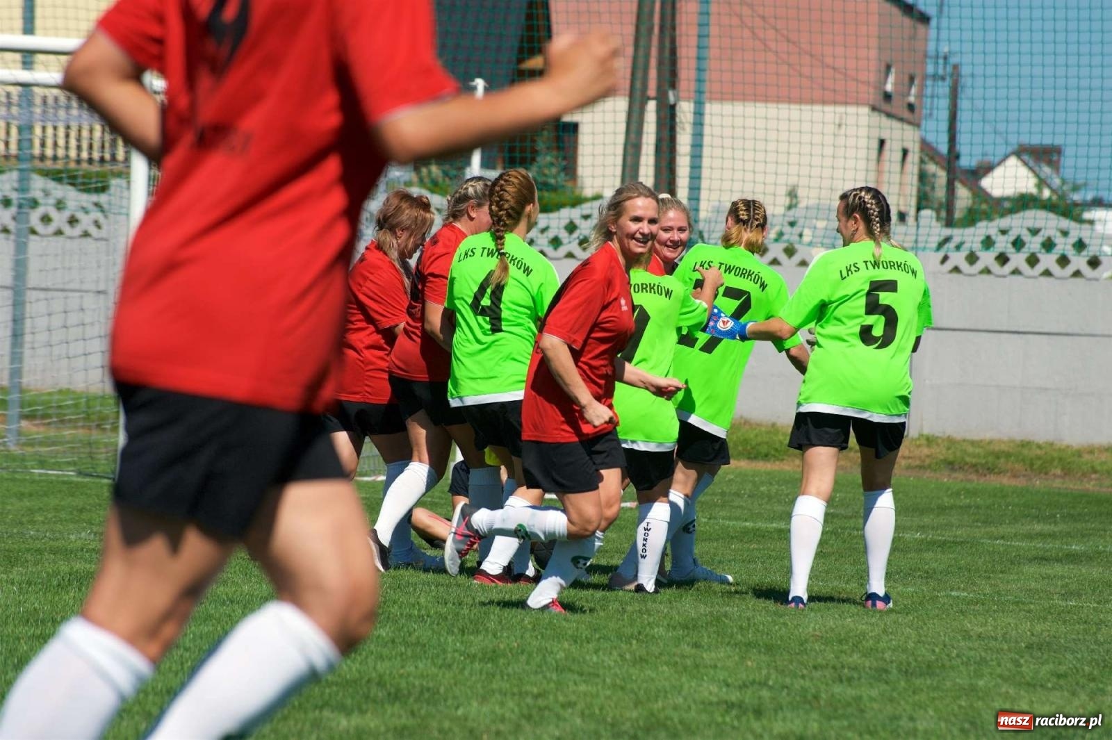 Zdjęcie w galerii na portalu naszraciborz.pl: Mutry kontra mamuśki - pełna emocji rywalizacja o puchar sołtysa w Tworkowie [FOTO] wiadomości z regionu