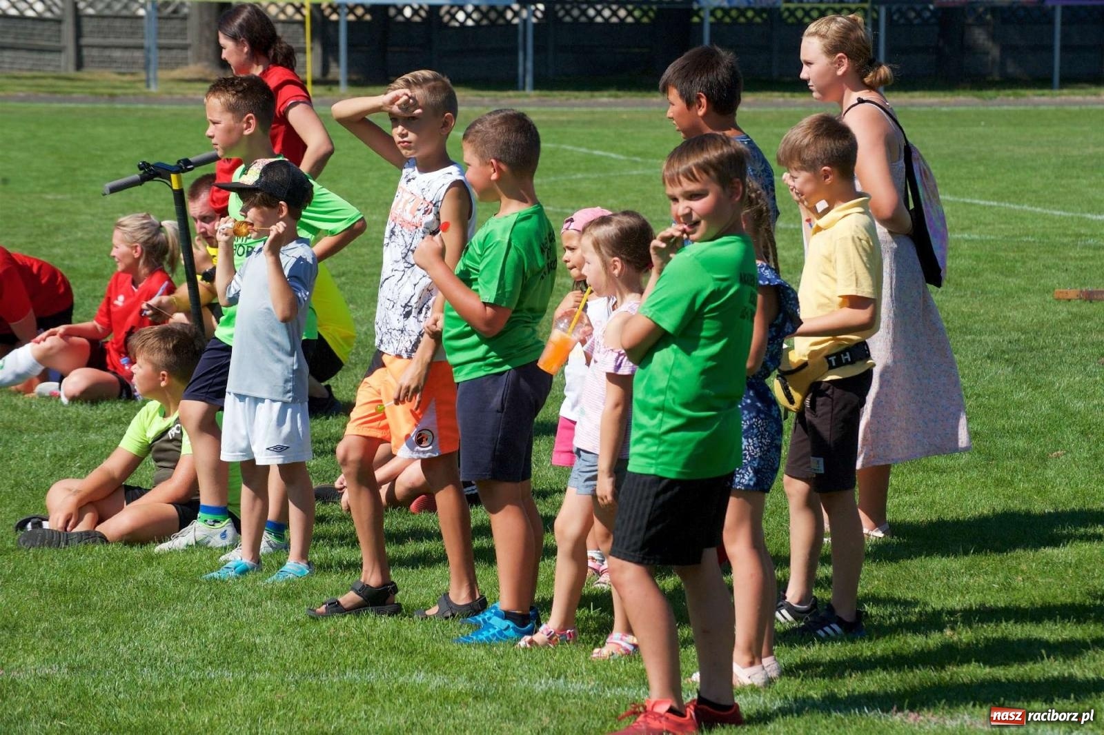Zdjęcie w galerii na portalu naszraciborz.pl: Mutry kontra mamuśki - pełna emocji rywalizacja o puchar sołtysa w Tworkowie [FOTO] wiadomości z regionu
