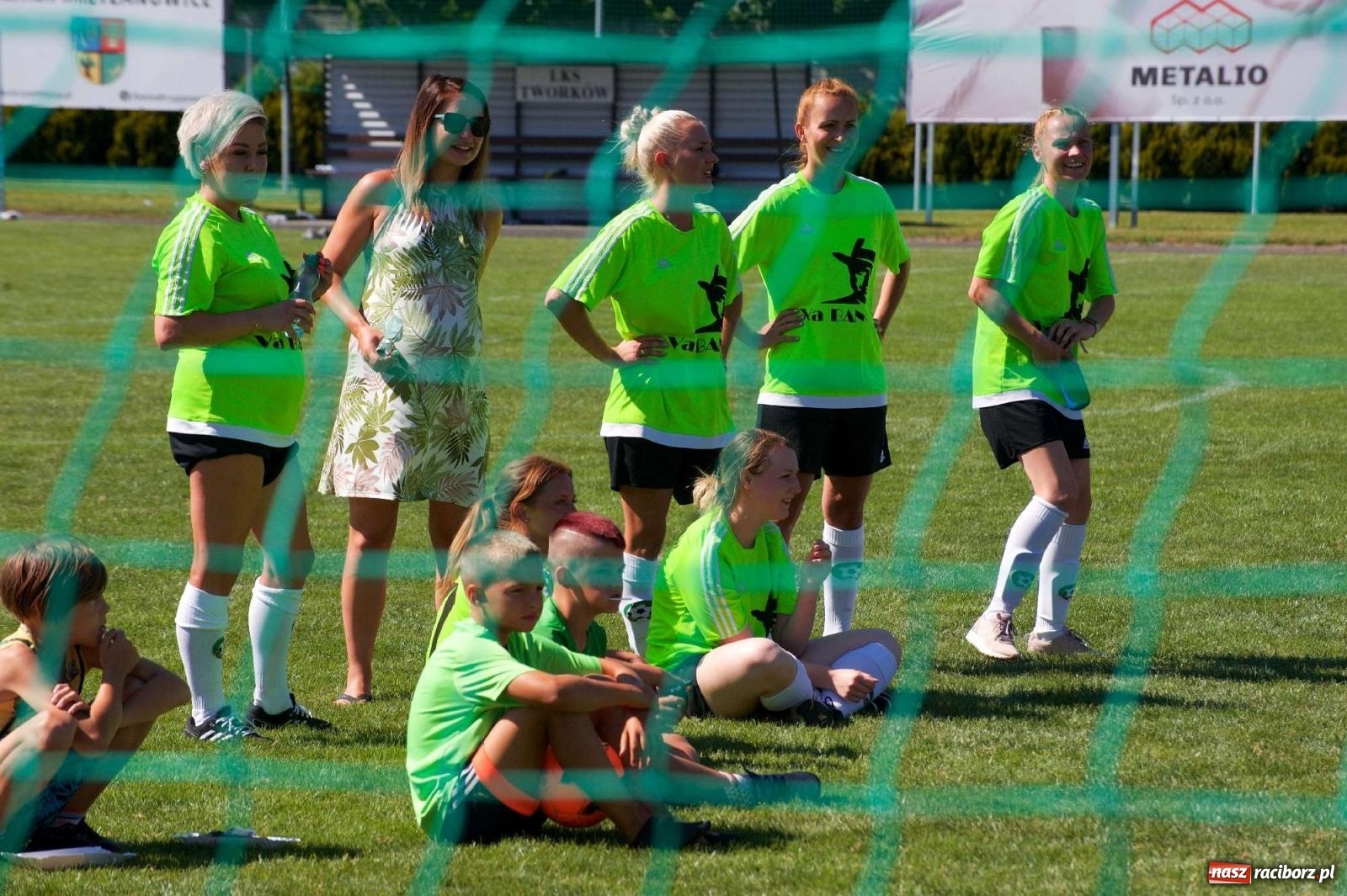 Zdjęcie w galerii na portalu naszraciborz.pl: Mutry kontra mamuśki - pełna emocji rywalizacja o puchar sołtysa w Tworkowie [FOTO] wiadomości z regionu