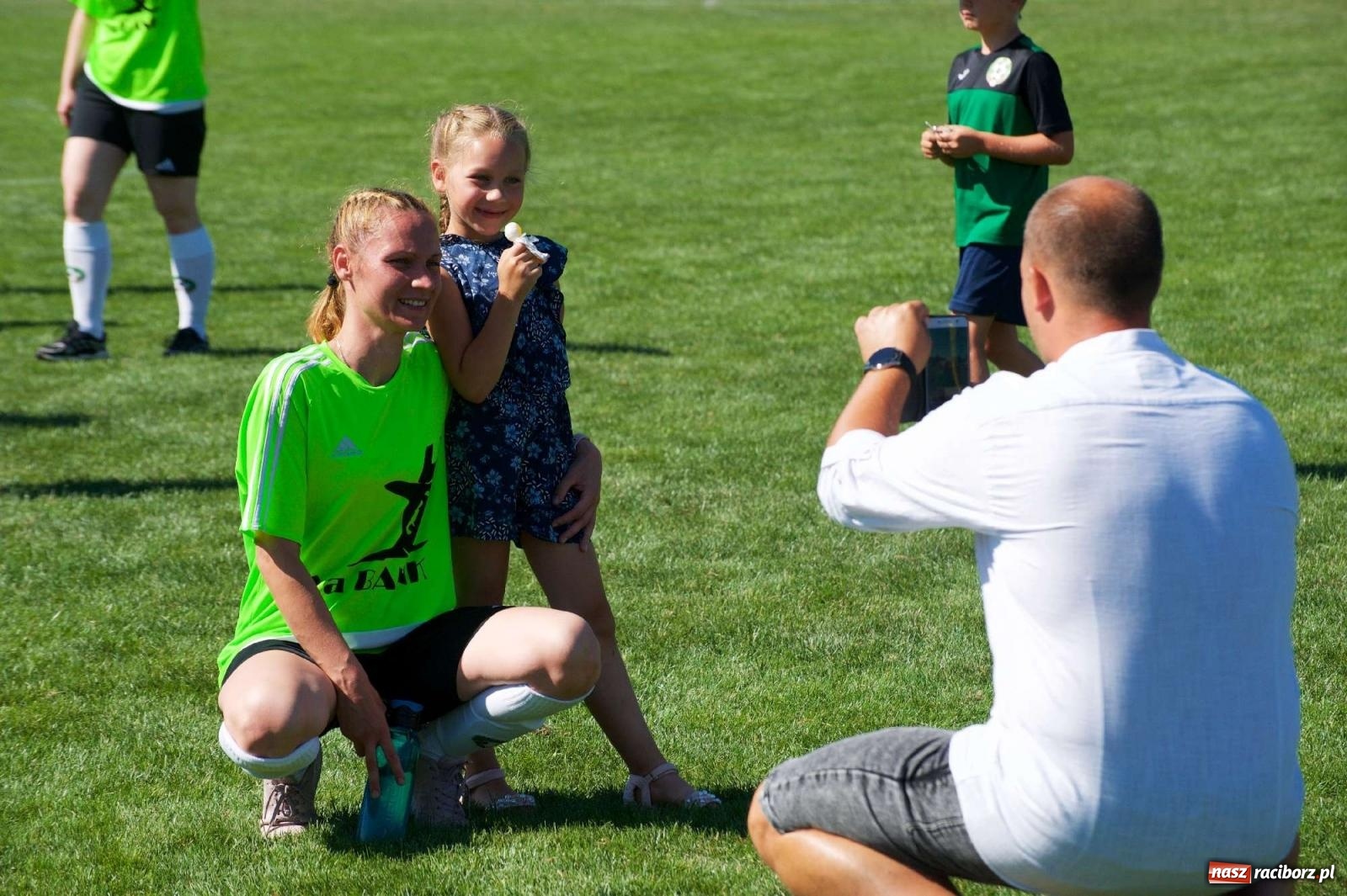 Zdjęcie w galerii na portalu naszraciborz.pl: Mutry kontra mamuśki - pełna emocji rywalizacja o puchar sołtysa w Tworkowie [FOTO] wiadomości z regionu