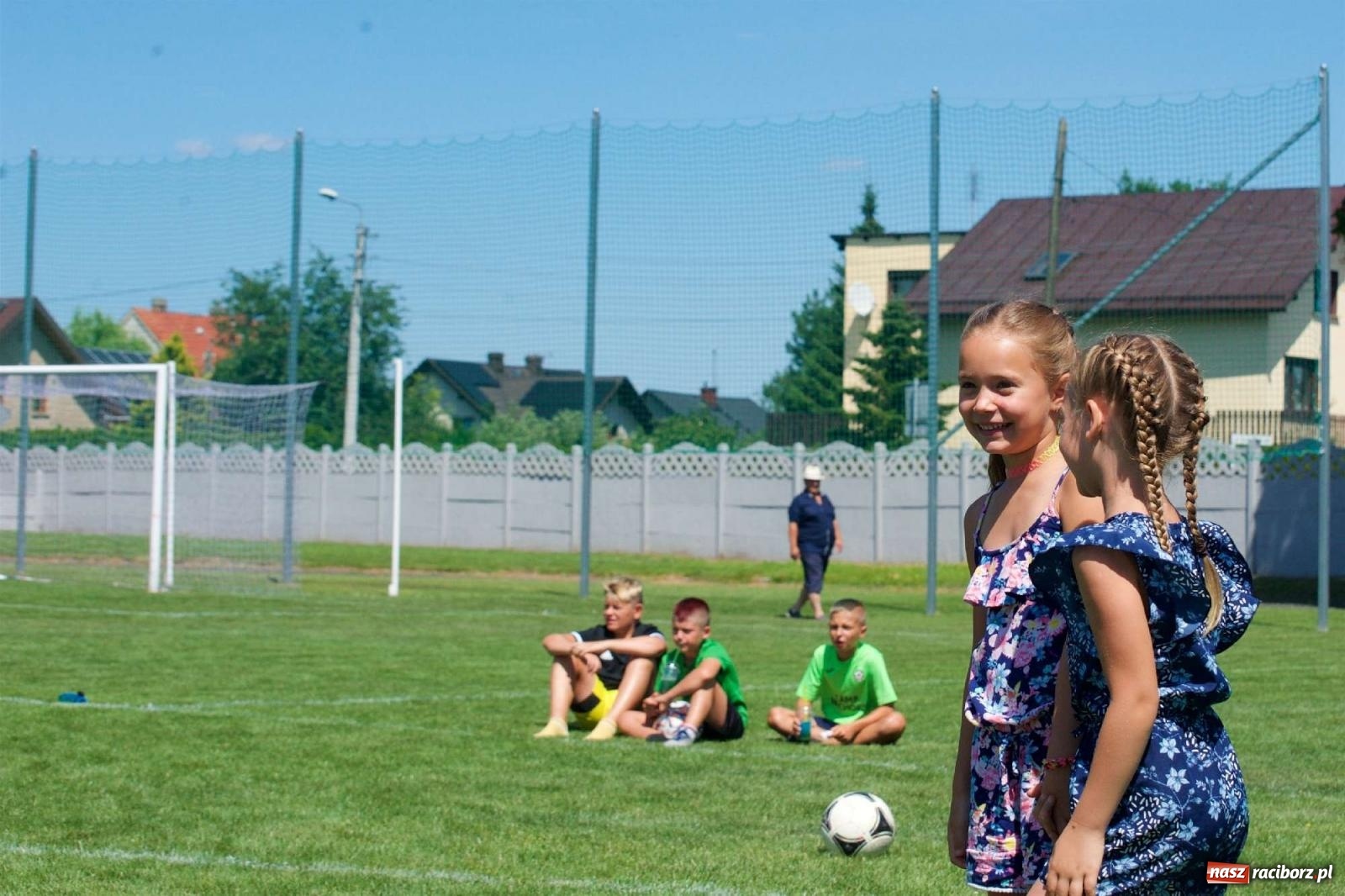 Zdjęcie w galerii na portalu naszraciborz.pl: Mutry kontra mamuśki - pełna emocji rywalizacja o puchar sołtysa w Tworkowie [FOTO] wiadomości z regionu