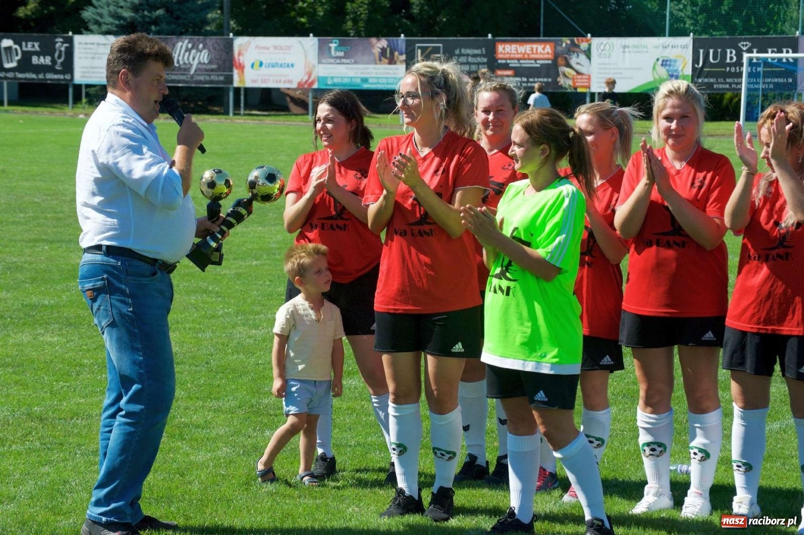 Zdjęcie w galerii na portalu naszraciborz.pl: Mutry kontra mamuśki - pełna emocji rywalizacja o puchar sołtysa w Tworkowie [FOTO] wiadomości z regionu