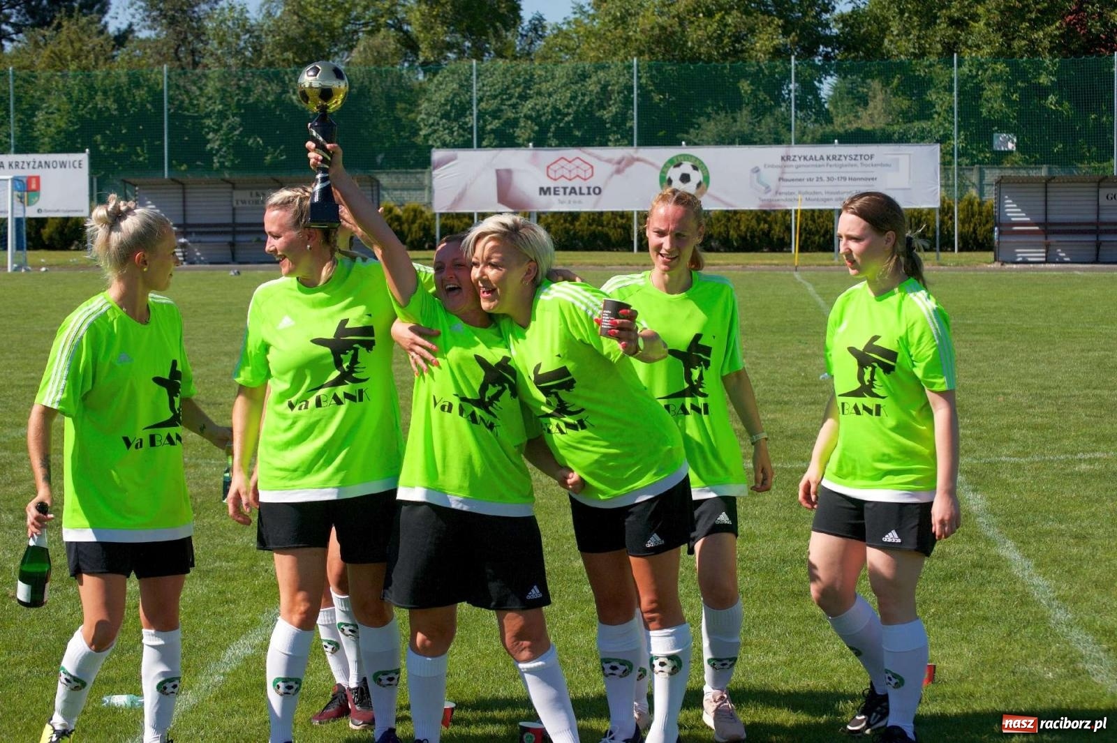 Zdjęcie w galerii na portalu naszraciborz.pl: Mutry kontra mamuśki - pełna emocji rywalizacja o puchar sołtysa w Tworkowie [FOTO] wiadomości z regionu