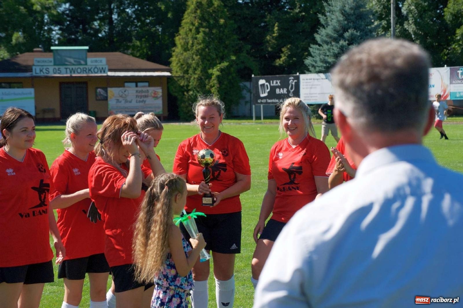 Zdjęcie w galerii na portalu naszraciborz.pl: Mutry kontra mamuśki - pełna emocji rywalizacja o puchar sołtysa w Tworkowie [FOTO] wiadomości z regionu
