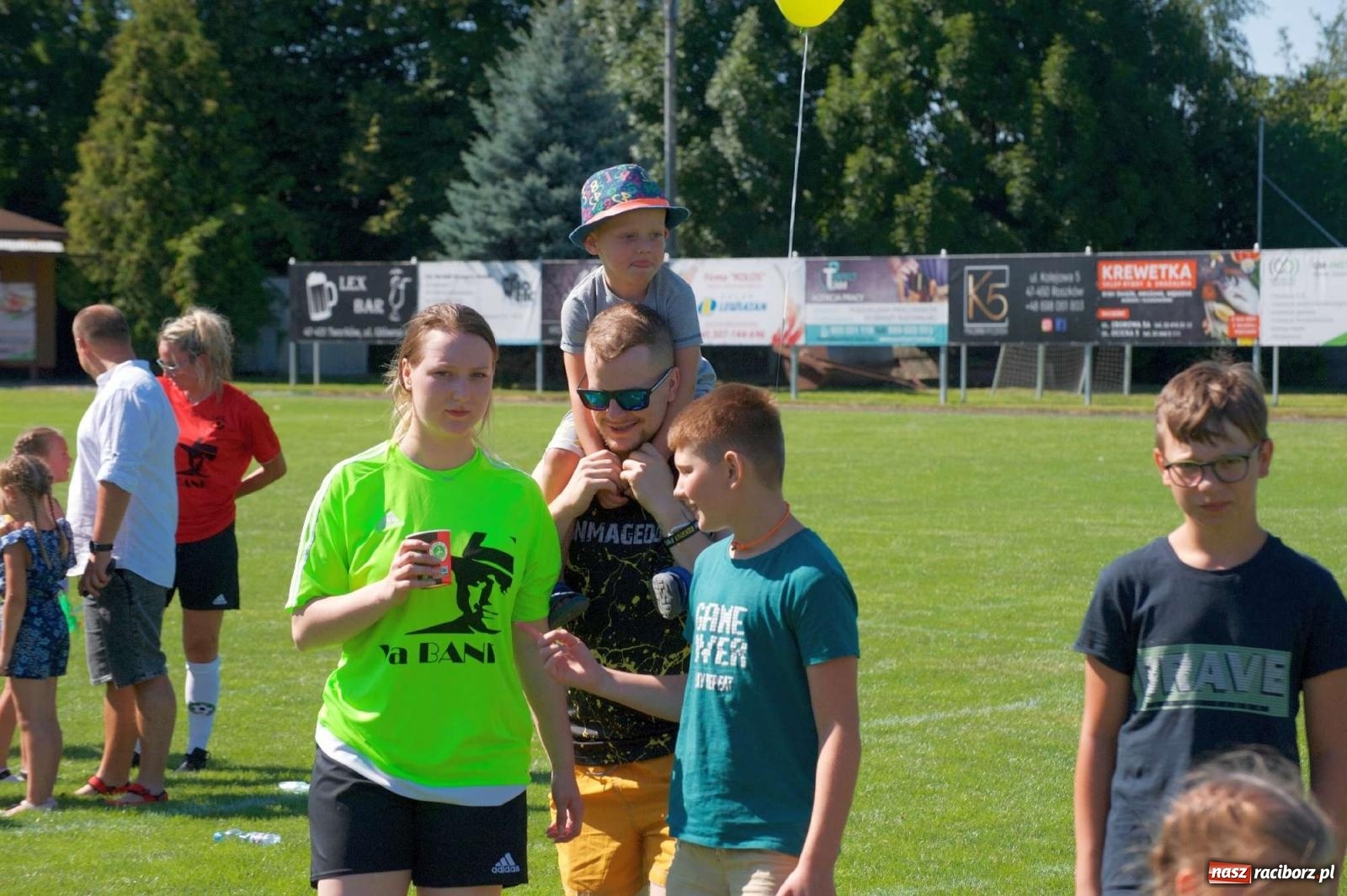 Zdjęcie w galerii na portalu naszraciborz.pl: Mutry kontra mamuśki - pełna emocji rywalizacja o puchar sołtysa w Tworkowie [FOTO] wiadomości z regionu