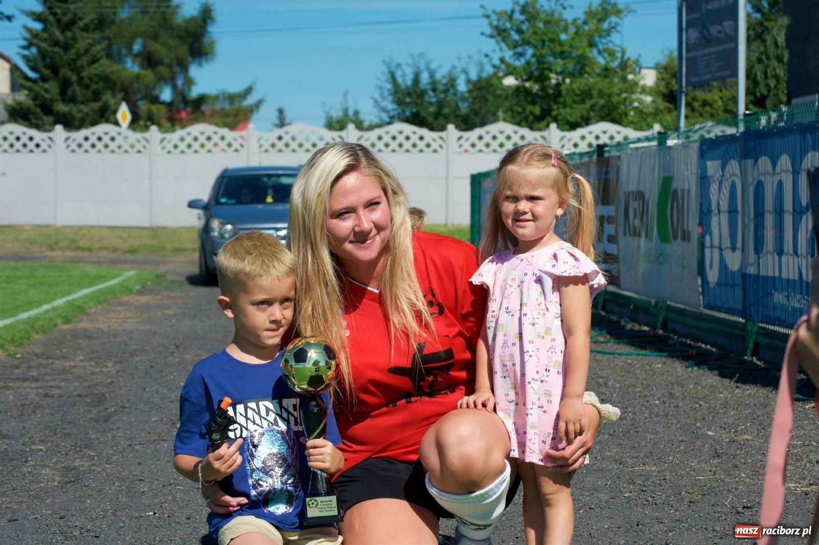 Zdjęcie w galerii na portalu naszraciborz.pl: Mutry kontra mamuśki - pełna emocji rywalizacja o puchar sołtysa w Tworkowie [FOTO] wiadomości z regionu