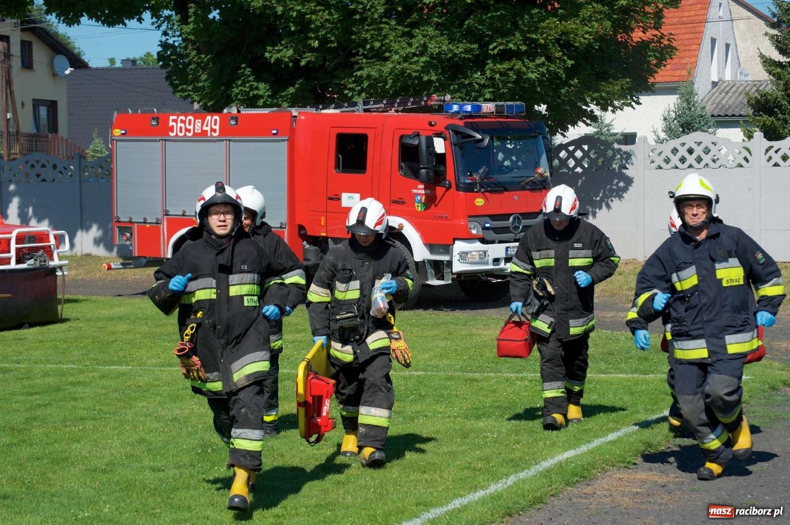 Zdjęcie w galerii na portalu naszraciborz.pl: Mutry kontra mamuśki - pełna emocji rywalizacja o puchar sołtysa w Tworkowie [FOTO] wiadomości z regionu