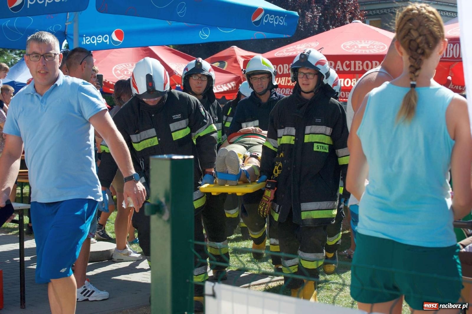 Zdjęcie w galerii na portalu naszraciborz.pl: Mutry kontra mamuśki - pełna emocji rywalizacja o puchar sołtysa w Tworkowie [FOTO] wiadomości z regionu