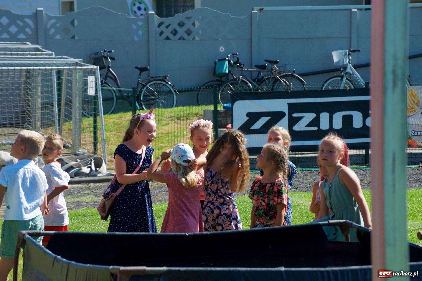 Zdjęcie w galerii na portalu naszraciborz.pl: Mutry kontra mamuśki - pełna emocji rywalizacja o puchar sołtysa w Tworkowie [FOTO] wiadomości z regionu
