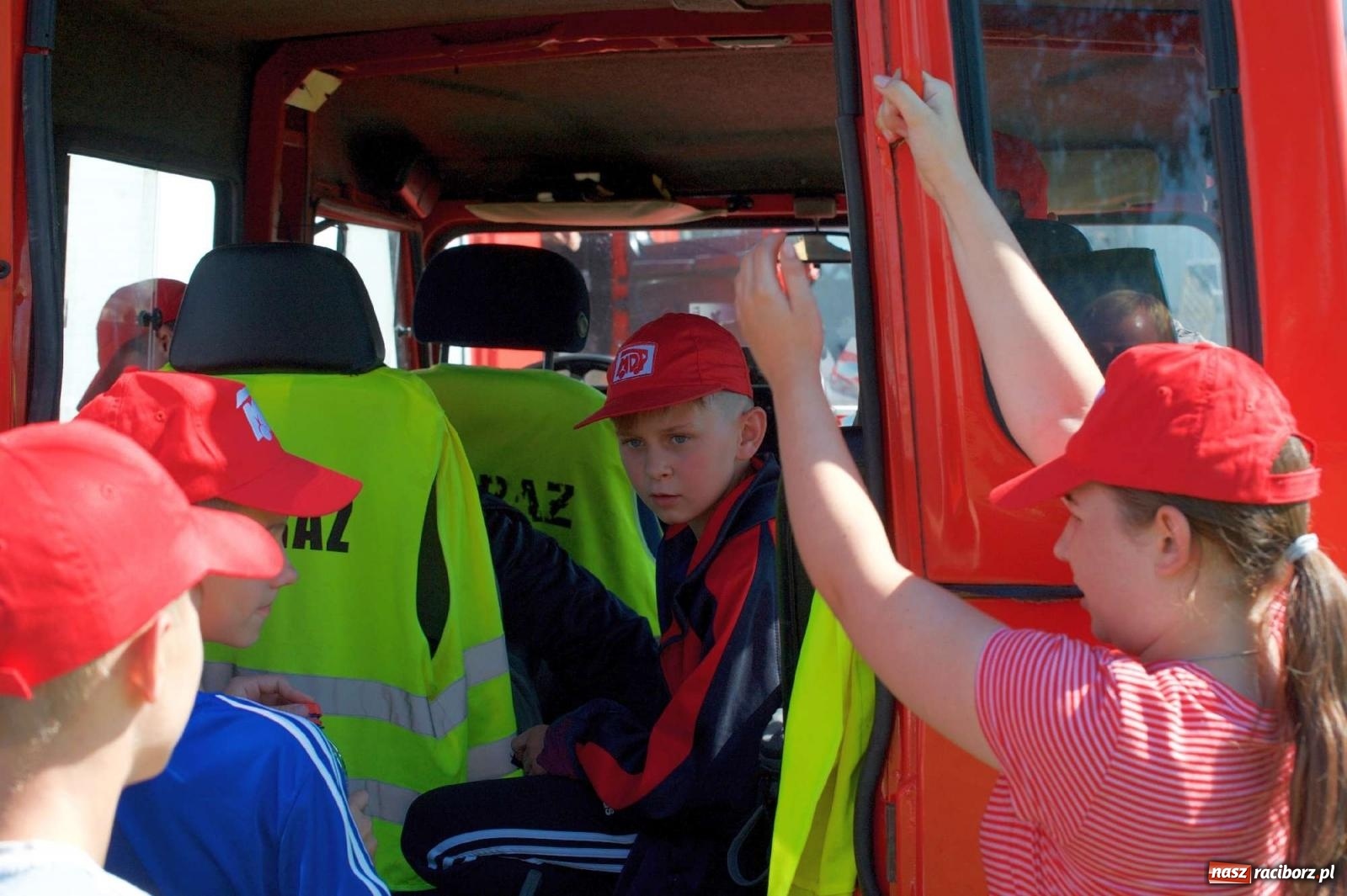 Zdjęcie w galerii na portalu naszraciborz.pl: Mutry kontra mamuśki - pełna emocji rywalizacja o puchar sołtysa w Tworkowie [FOTO] wiadomości z regionu