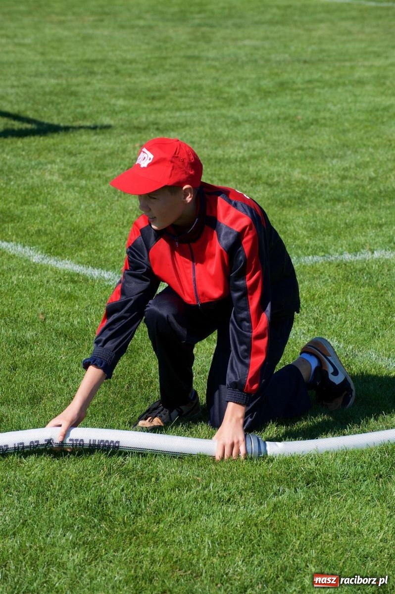 Zdjęcie w galerii na portalu naszraciborz.pl: Mutry kontra mamuśki - pełna emocji rywalizacja o puchar sołtysa w Tworkowie [FOTO] wiadomości z regionu