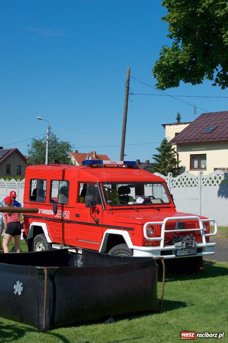 Zdjęcie w galerii na portalu naszraciborz.pl: Mutry kontra mamuśki - pełna emocji rywalizacja o puchar sołtysa w Tworkowie [FOTO] wiadomości z regionu