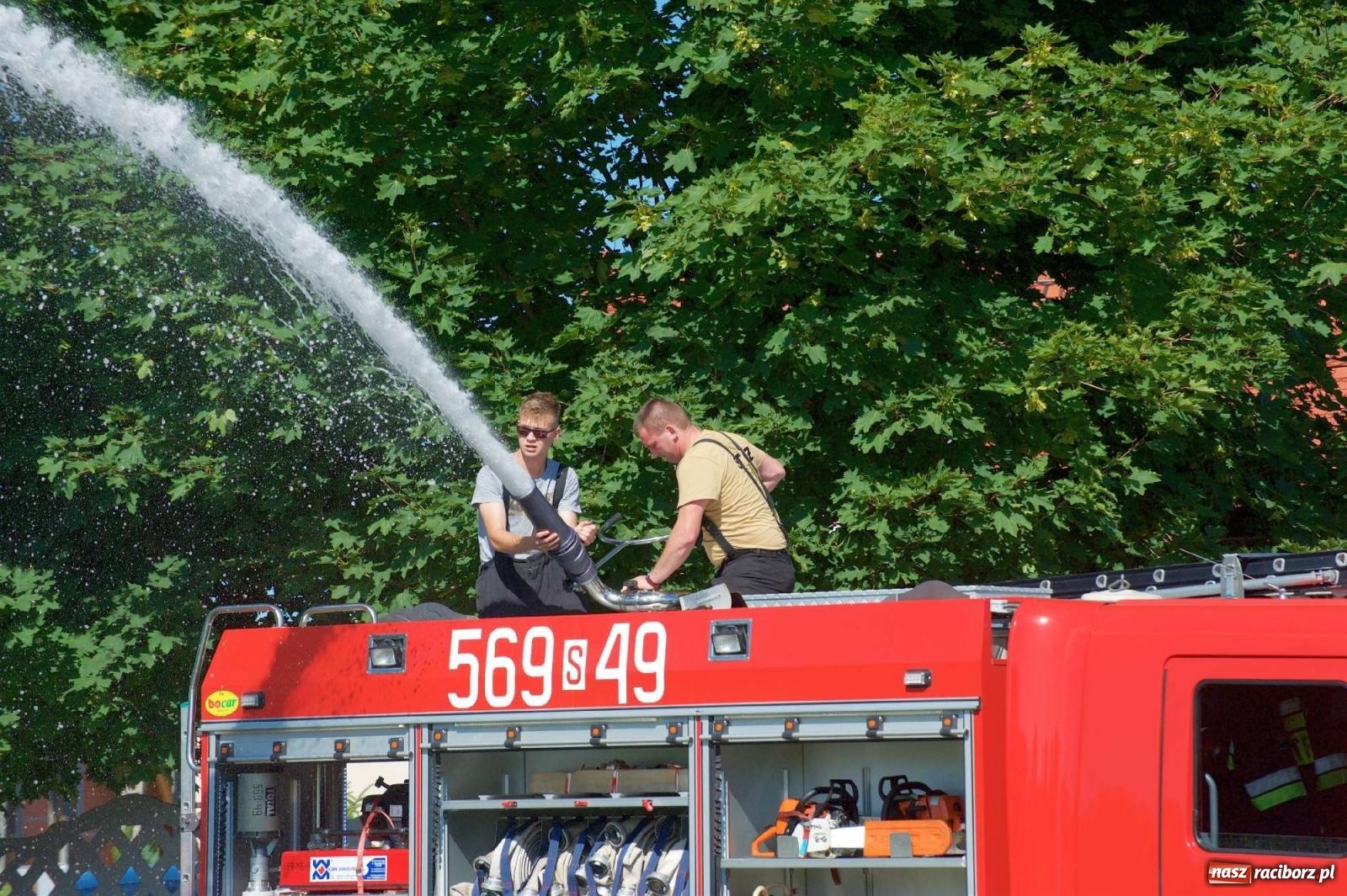 Zdjęcie w galerii na portalu naszraciborz.pl: Mutry kontra mamuśki - pełna emocji rywalizacja o puchar sołtysa w Tworkowie [FOTO] wiadomości z regionu