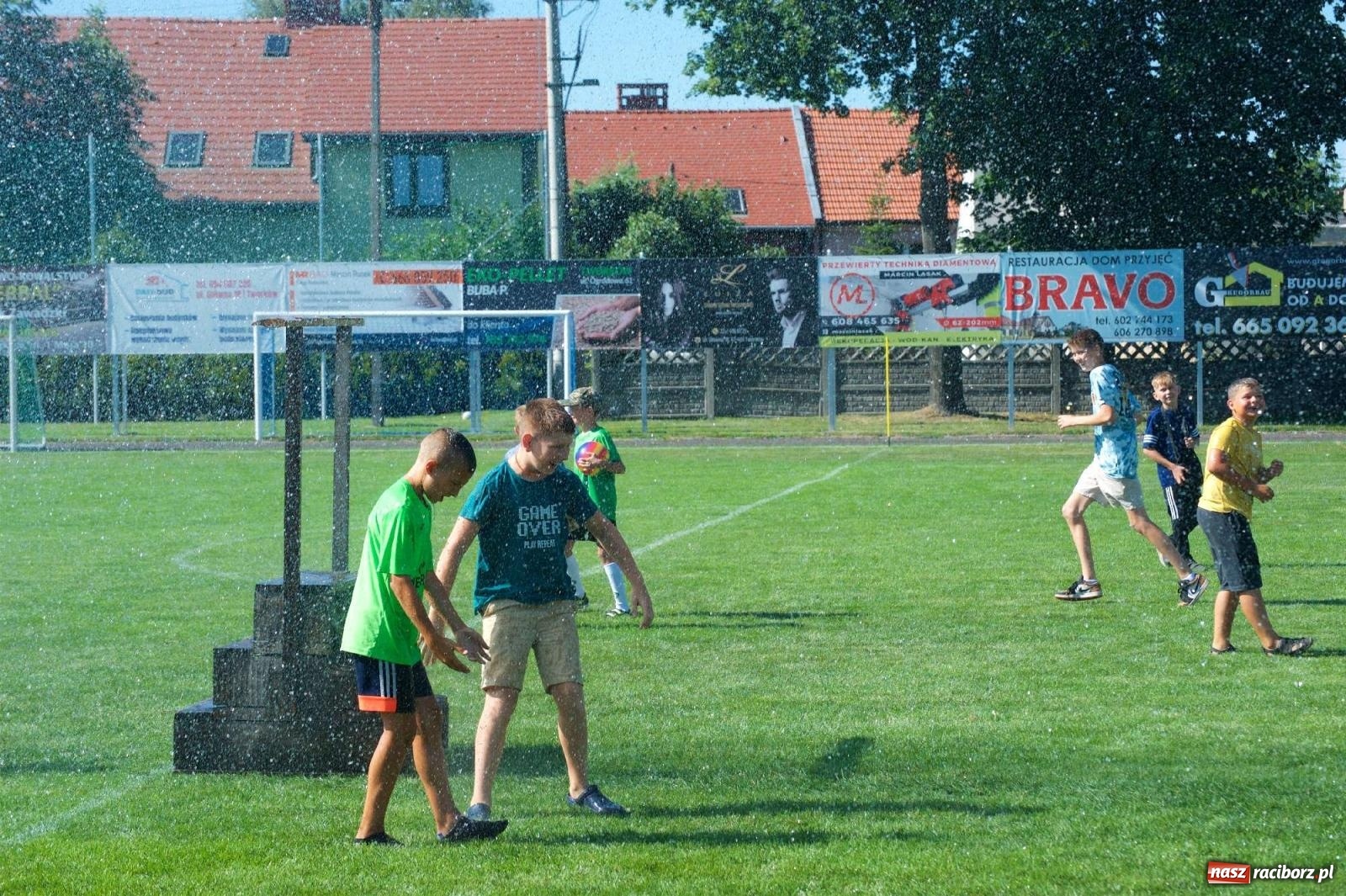 Zdjęcie w galerii na portalu naszraciborz.pl: Mutry kontra mamuśki - pełna emocji rywalizacja o puchar sołtysa w Tworkowie [FOTO] wiadomości z regionu