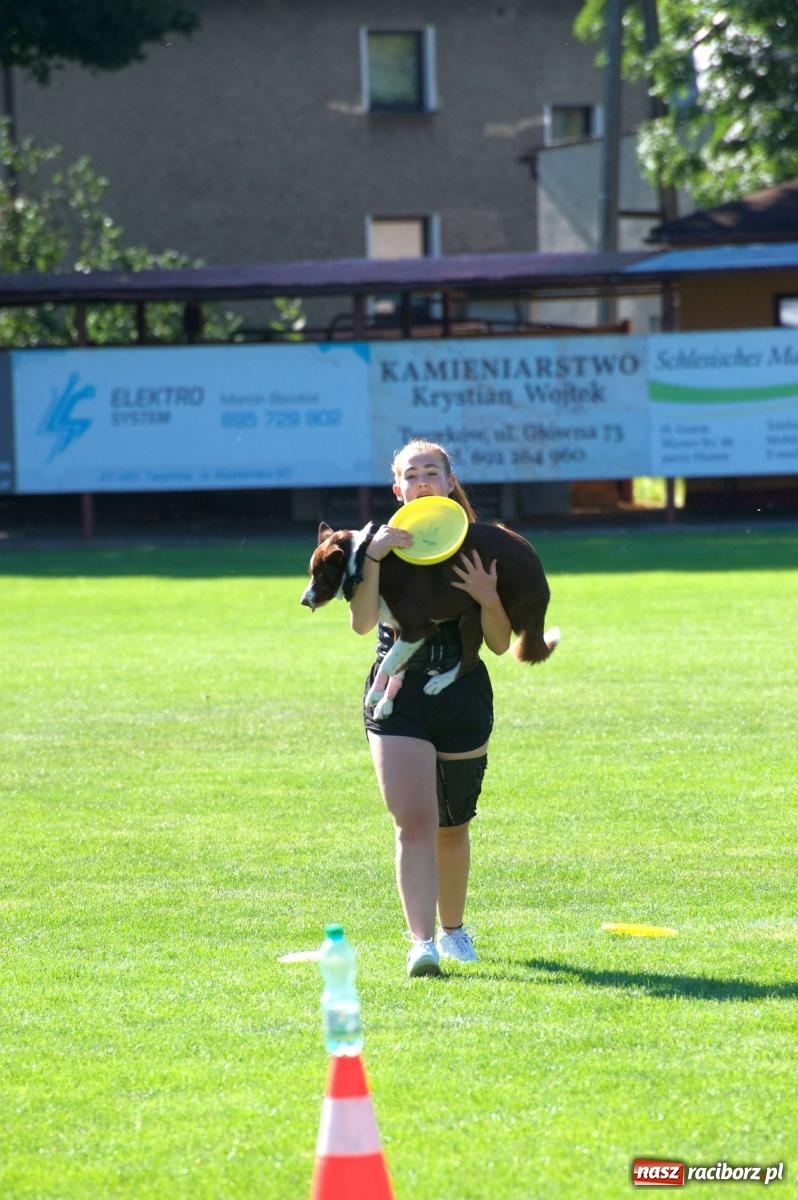 Zdjęcie w galerii na portalu naszraciborz.pl: Mutry kontra mamuśki - pełna emocji rywalizacja o puchar sołtysa w Tworkowie [FOTO] wiadomości z regionu