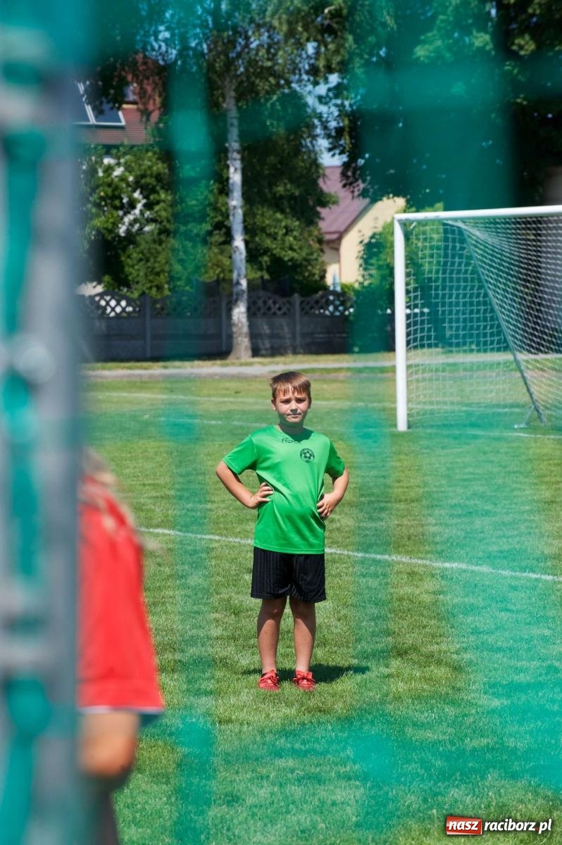 Zdjęcie w galerii na portalu naszraciborz.pl: Mutry kontra mamuśki - pełna emocji rywalizacja o puchar sołtysa w Tworkowie [FOTO] wiadomości z regionu
