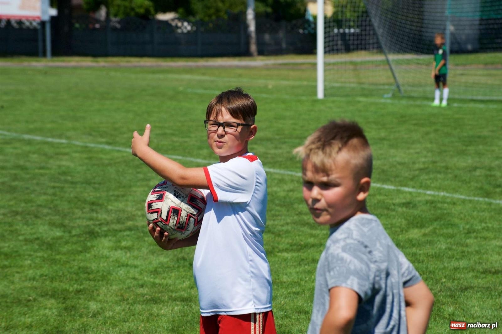 Zdjęcie w galerii na portalu naszraciborz.pl: Mutry kontra mamuśki - pełna emocji rywalizacja o puchar sołtysa w Tworkowie [FOTO] wiadomości z regionu