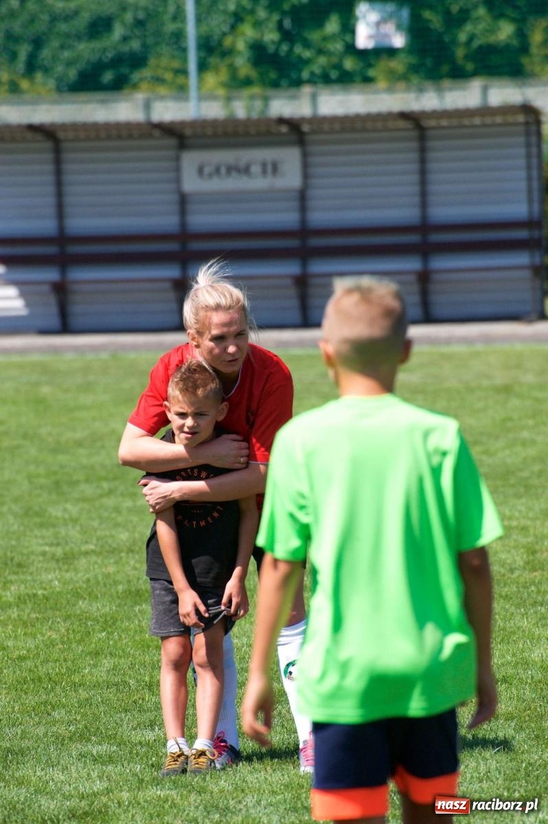 Zdjęcie w galerii na portalu naszraciborz.pl: Mutry kontra mamuśki - pełna emocji rywalizacja o puchar sołtysa w Tworkowie [FOTO] wiadomości z regionu