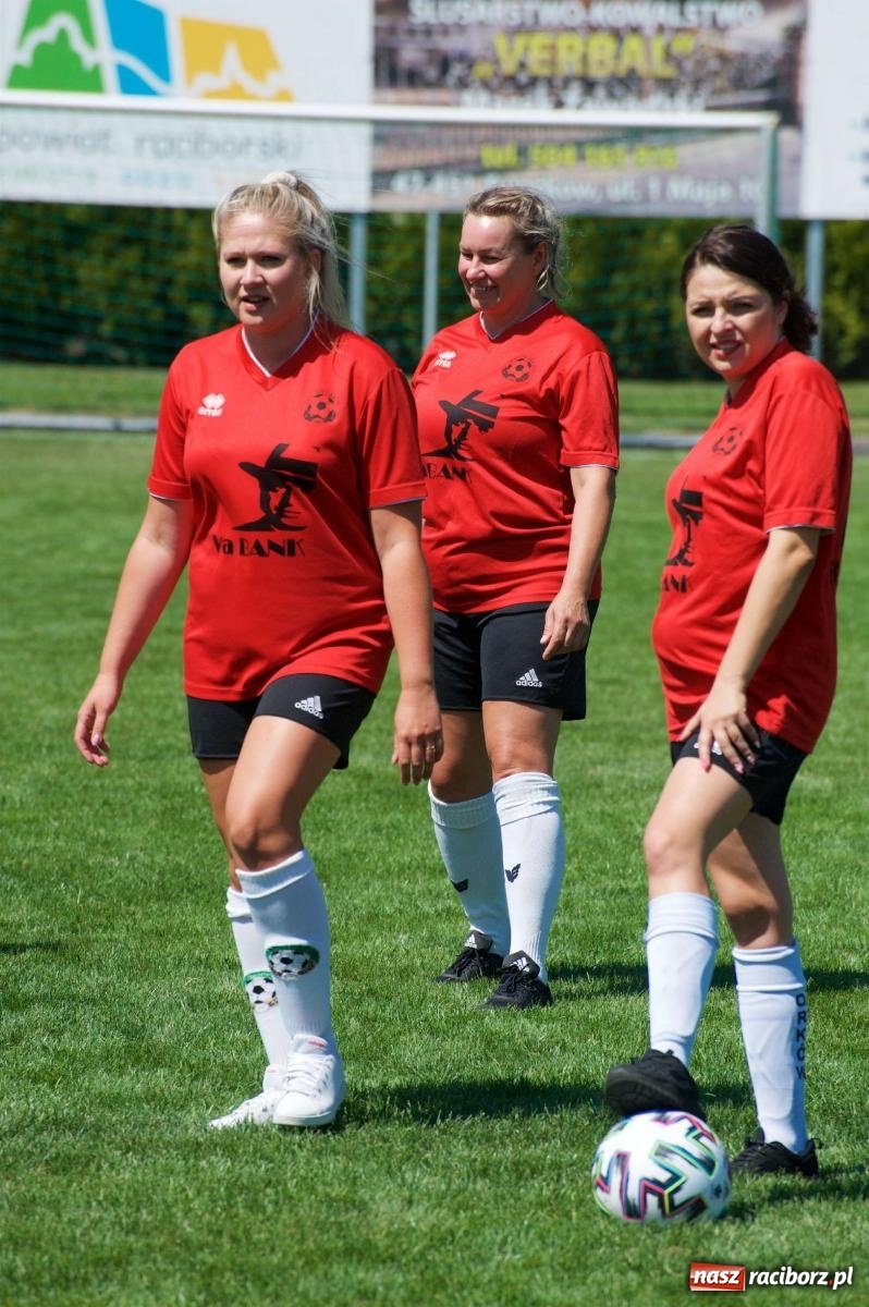 Zdjęcie w galerii na portalu naszraciborz.pl: Mutry kontra mamuśki - pełna emocji rywalizacja o puchar sołtysa w Tworkowie [FOTO] wiadomości z regionu