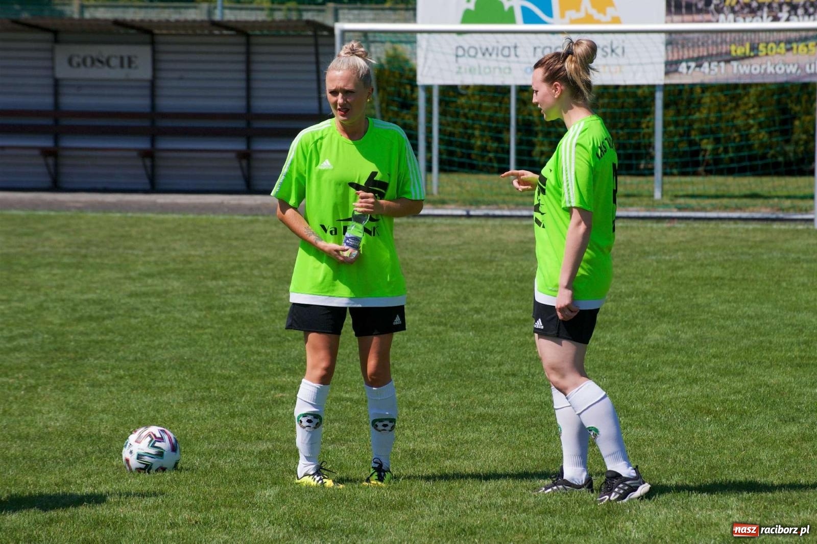 Zdjęcie w galerii na portalu naszraciborz.pl: Mutry kontra mamuśki - pełna emocji rywalizacja o puchar sołtysa w Tworkowie [FOTO] wiadomości z regionu
