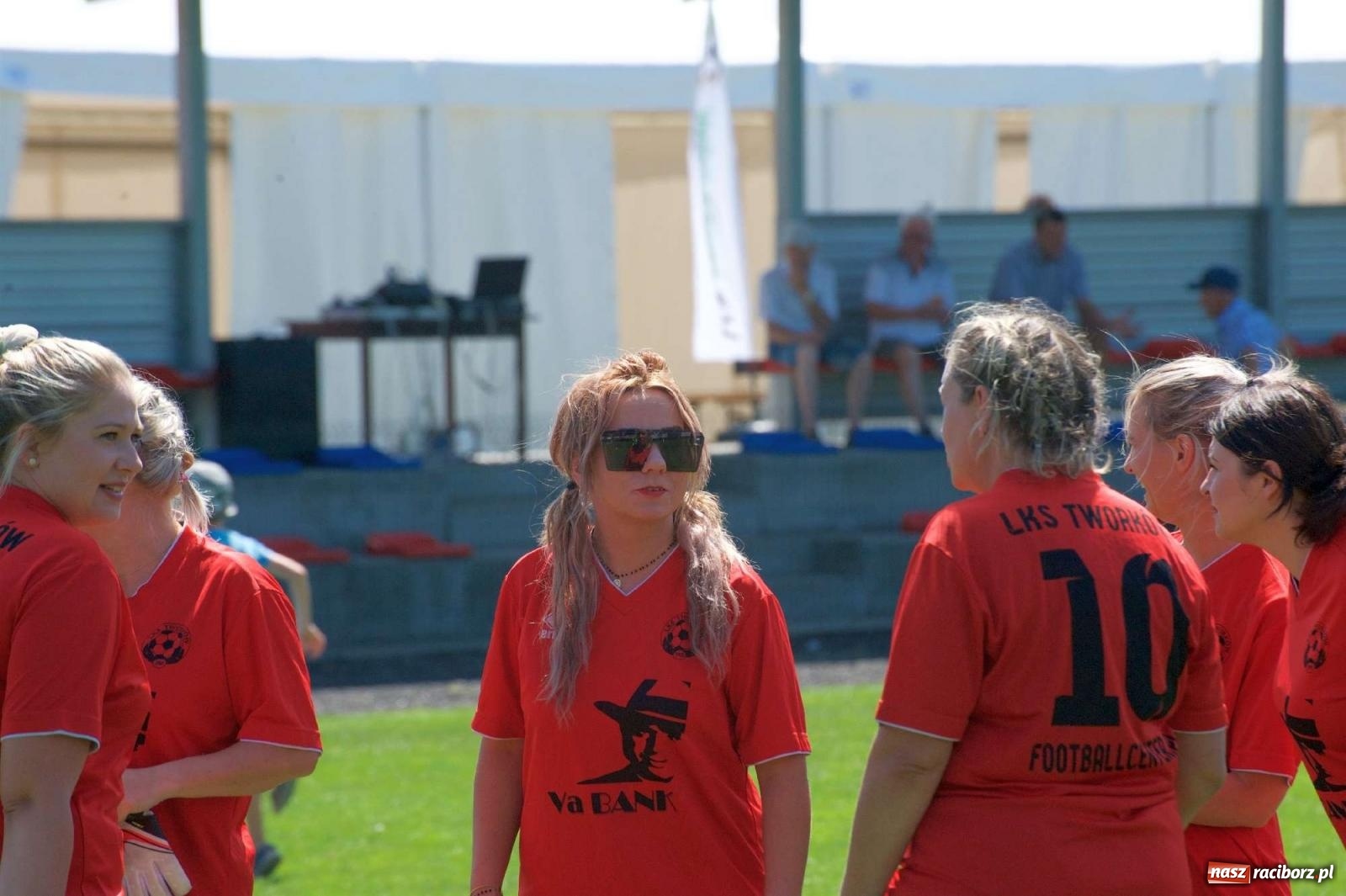 Zdjęcie w galerii na portalu naszraciborz.pl: Mutry kontra mamuśki - pełna emocji rywalizacja o puchar sołtysa w Tworkowie [FOTO] wiadomości z regionu