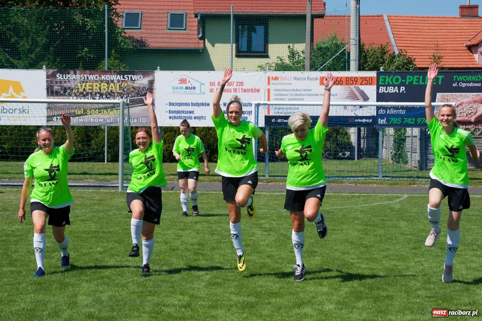 Zdjęcie w galerii na portalu naszraciborz.pl: Mutry kontra mamuśki - pełna emocji rywalizacja o puchar sołtysa w Tworkowie [FOTO] wiadomości z regionu