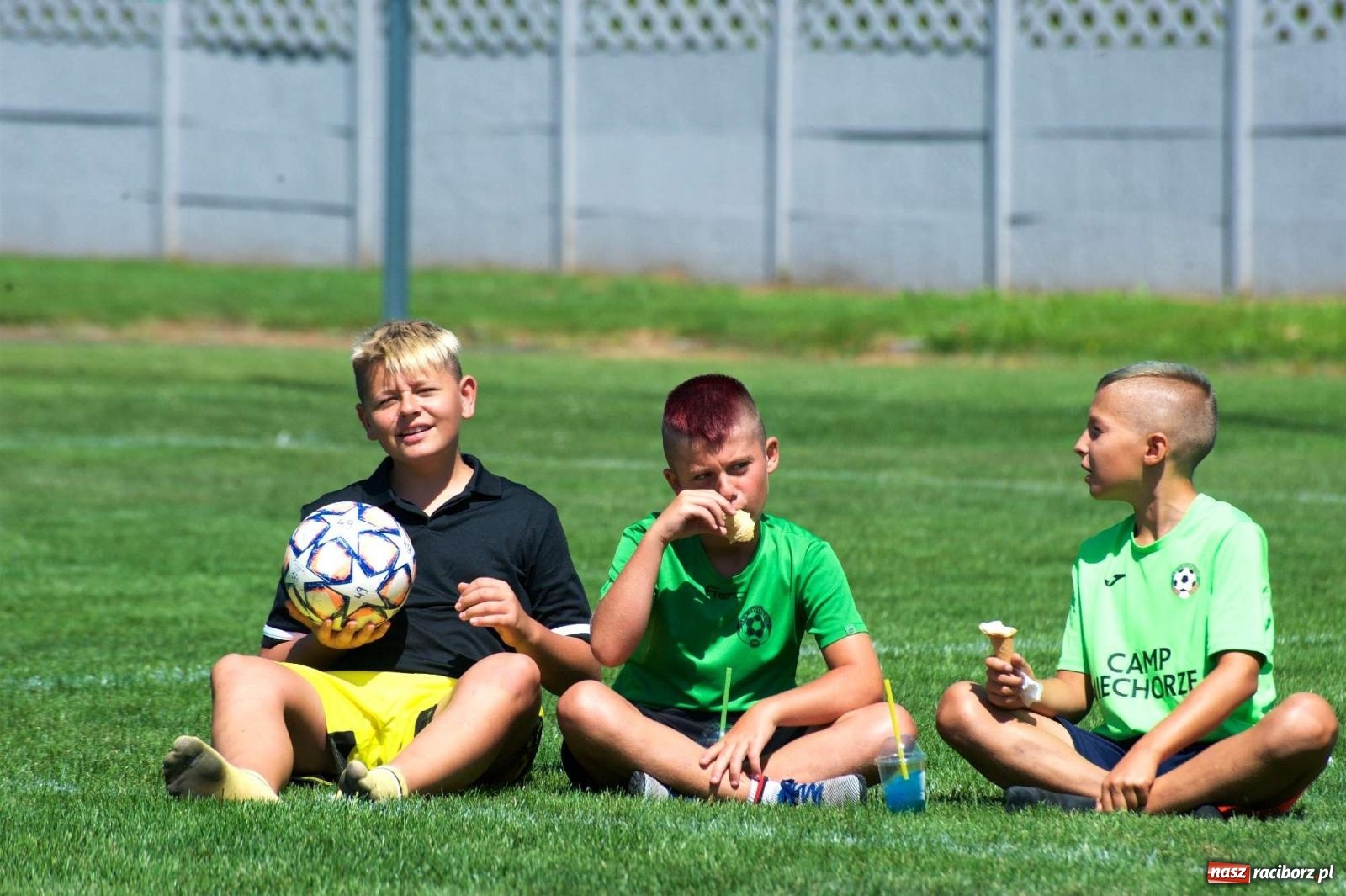 Zdjęcie w galerii na portalu naszraciborz.pl: Mutry kontra mamuśki - pełna emocji rywalizacja o puchar sołtysa w Tworkowie [FOTO] wiadomości z regionu