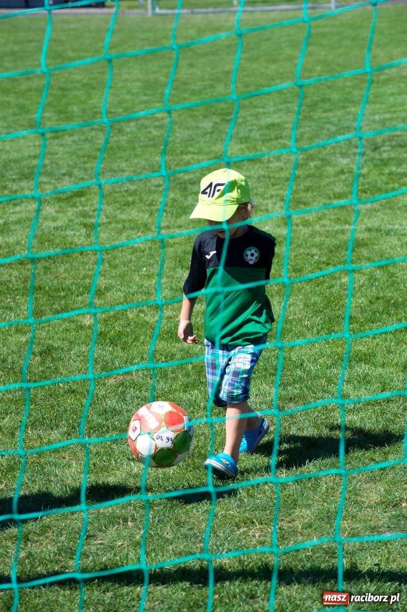 Zdjęcie w galerii na portalu naszraciborz.pl: Mutry kontra mamuśki - pełna emocji rywalizacja o puchar sołtysa w Tworkowie [FOTO] wiadomości z regionu