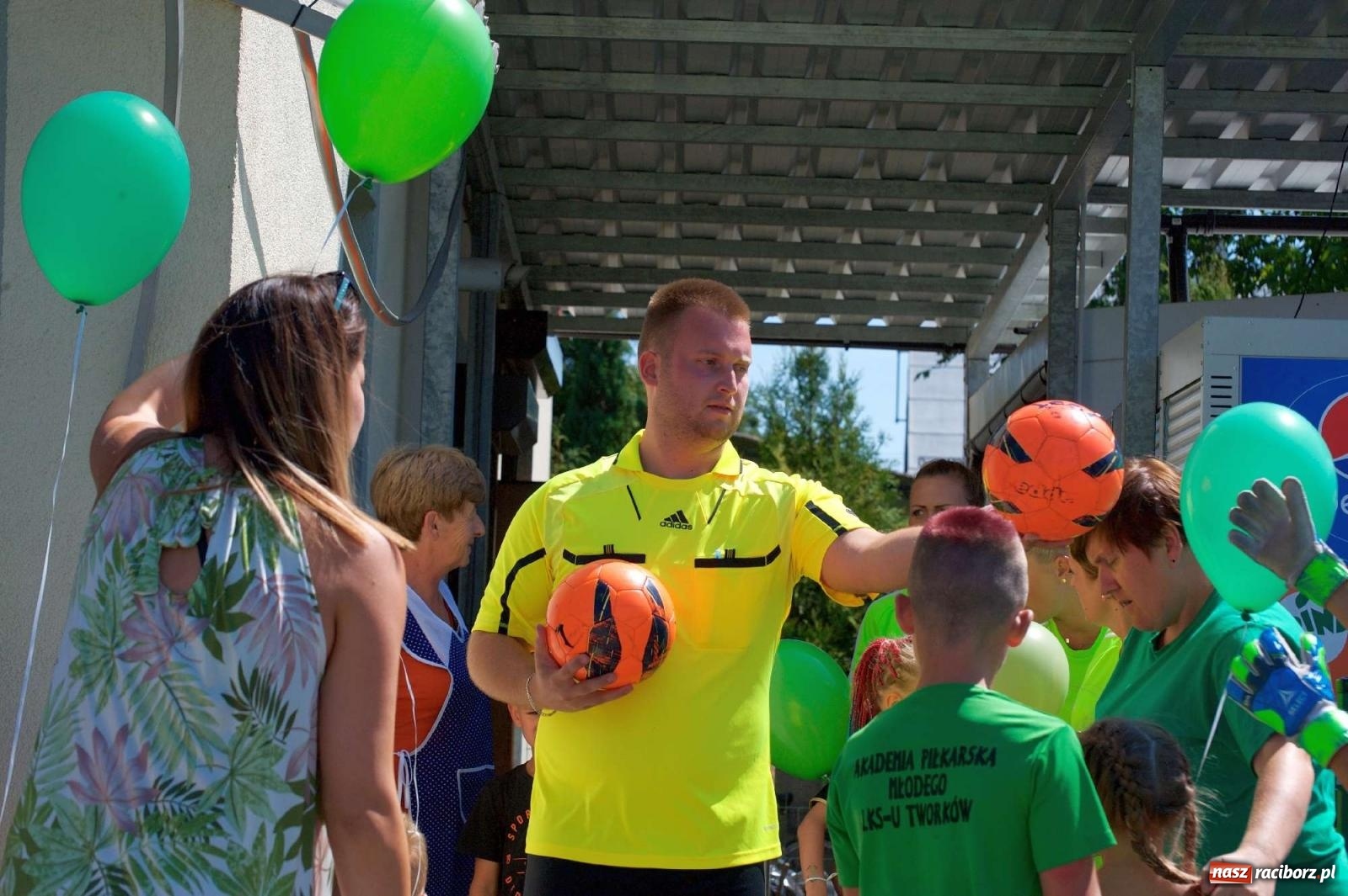 Zdjęcie w galerii na portalu naszraciborz.pl: Mutry kontra mamuśki - pełna emocji rywalizacja o puchar sołtysa w Tworkowie [FOTO] wiadomości z regionu