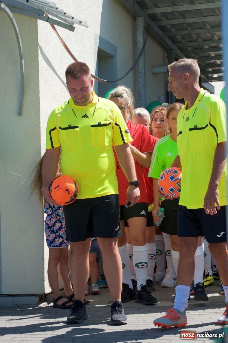 Zdjęcie w galerii na portalu naszraciborz.pl: Mutry kontra mamuśki - pełna emocji rywalizacja o puchar sołtysa w Tworkowie [FOTO] wiadomości z regionu