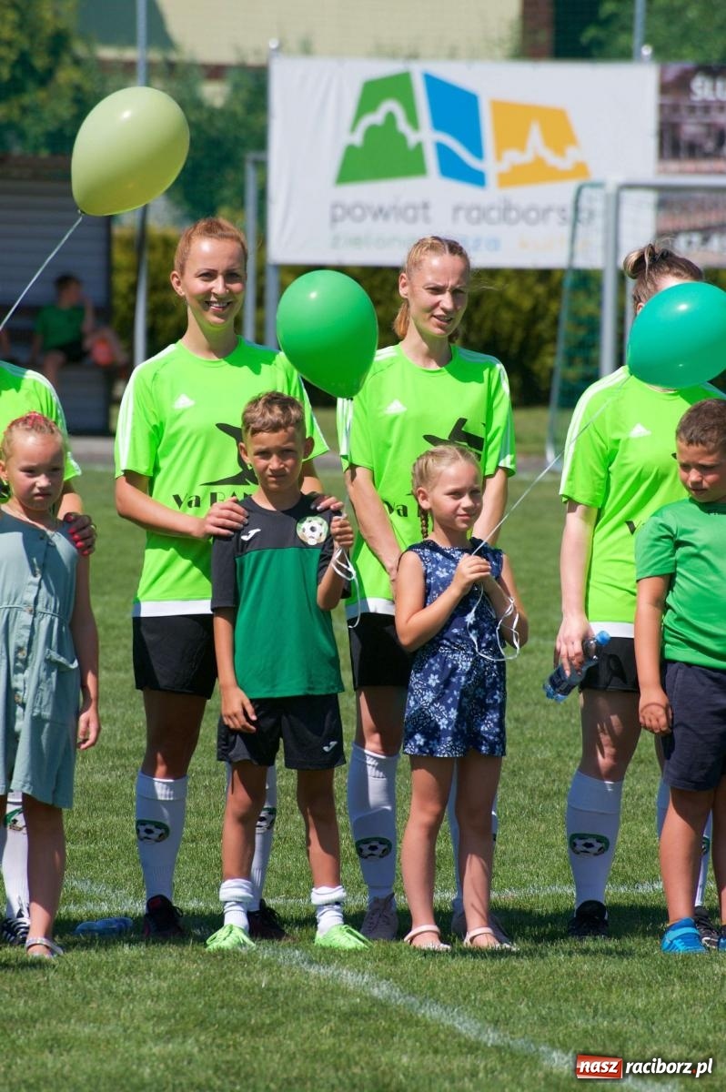 Zdjęcie w galerii na portalu naszraciborz.pl: Mutry kontra mamuśki - pełna emocji rywalizacja o puchar sołtysa w Tworkowie [FOTO] wiadomości z regionu
