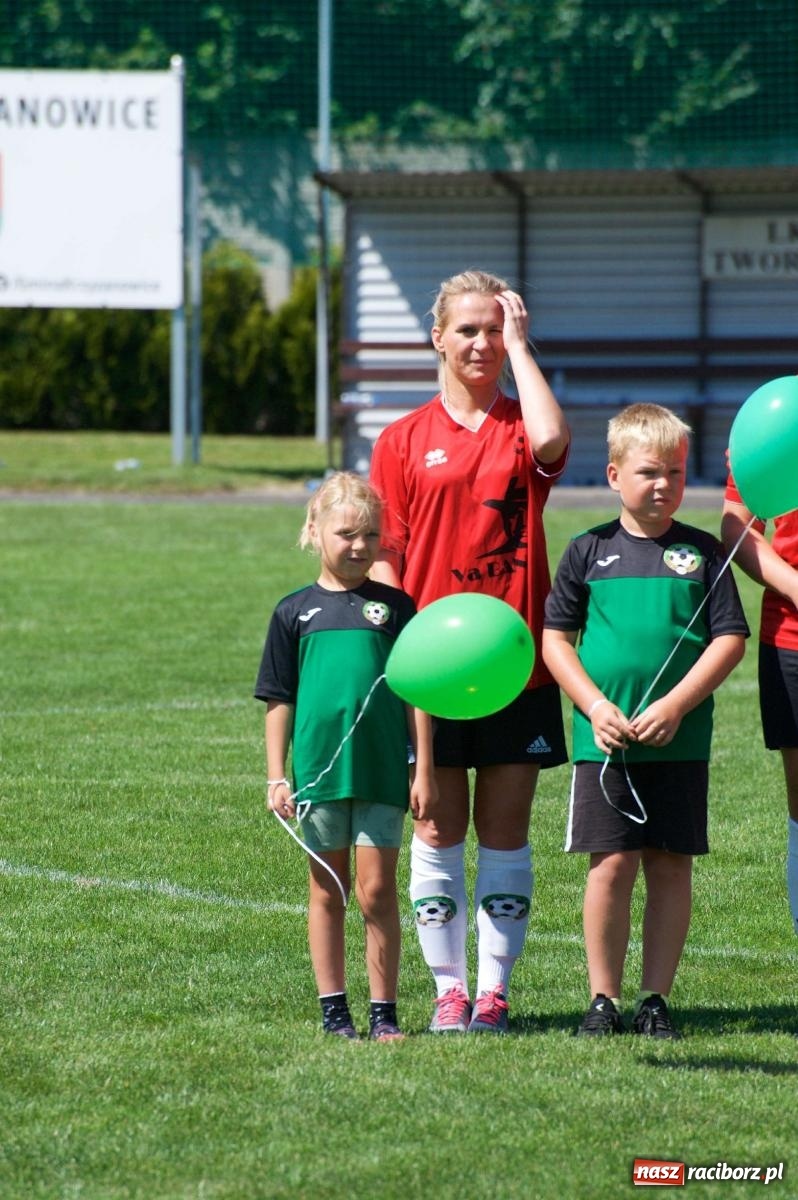 Zdjęcie w galerii na portalu naszraciborz.pl: Mutry kontra mamuśki - pełna emocji rywalizacja o puchar sołtysa w Tworkowie [FOTO] wiadomości z regionu
