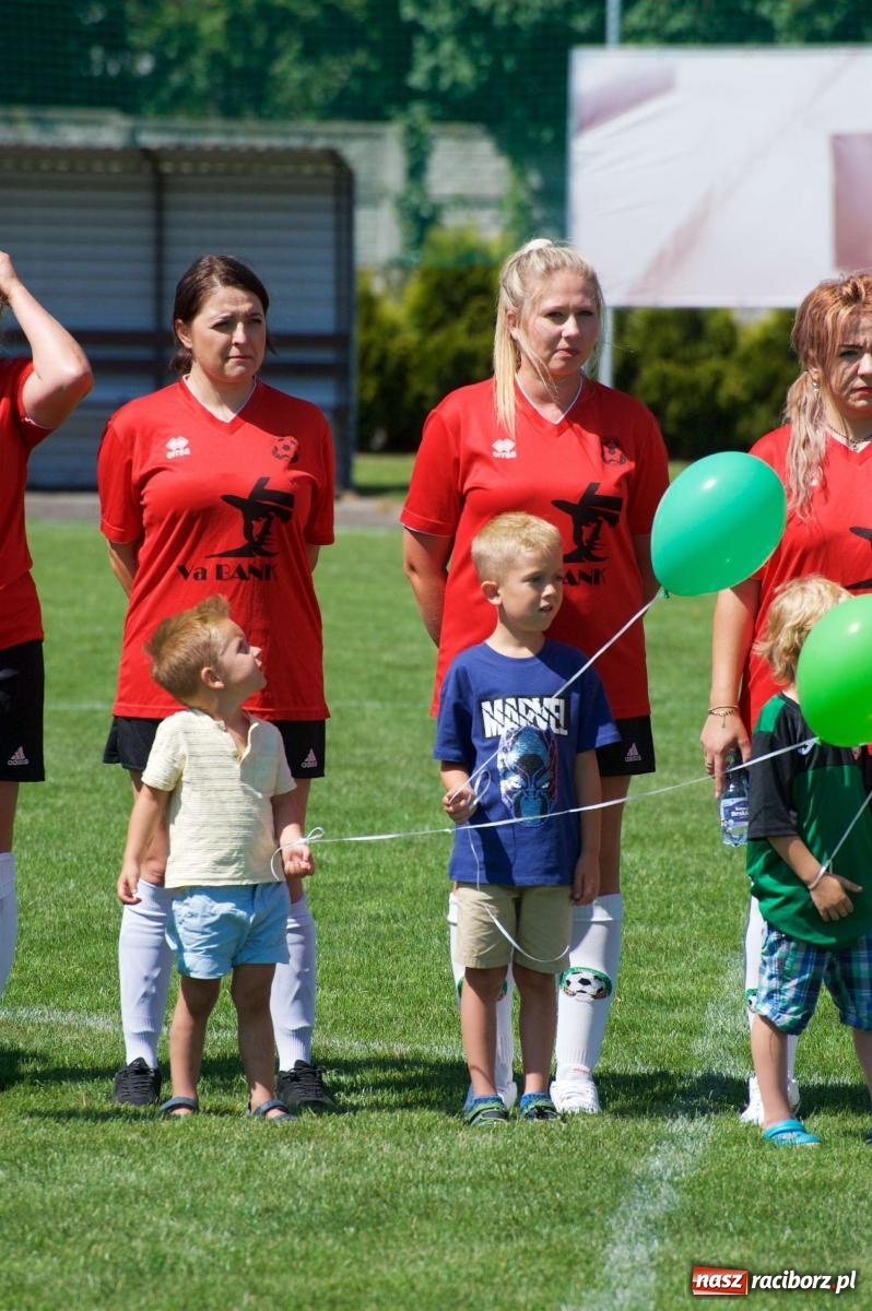 Zdjęcie w galerii na portalu naszraciborz.pl: Mutry kontra mamuśki - pełna emocji rywalizacja o puchar sołtysa w Tworkowie [FOTO] wiadomości z regionu