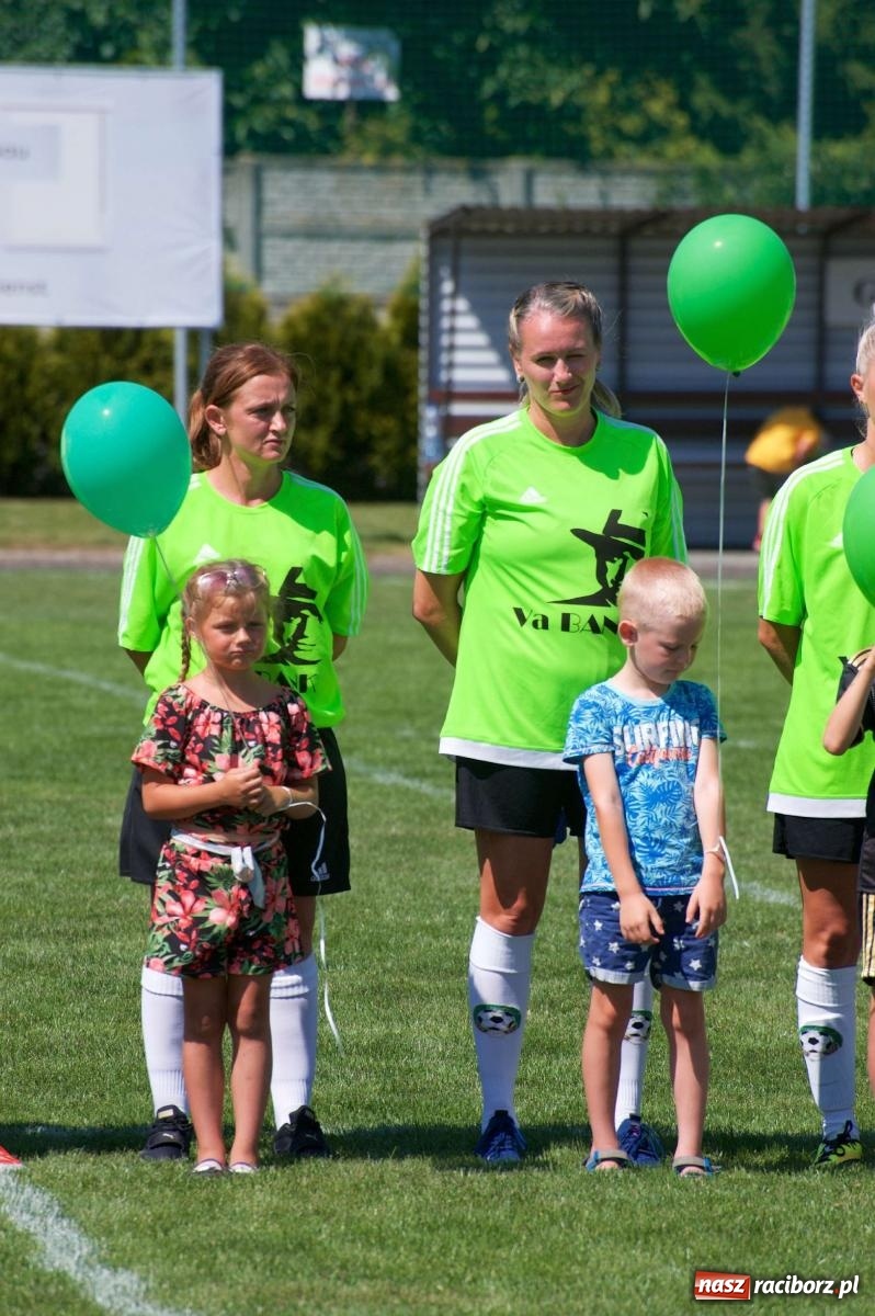 Zdjęcie w galerii na portalu naszraciborz.pl: Mutry kontra mamuśki - pełna emocji rywalizacja o puchar sołtysa w Tworkowie [FOTO] wiadomości z regionu