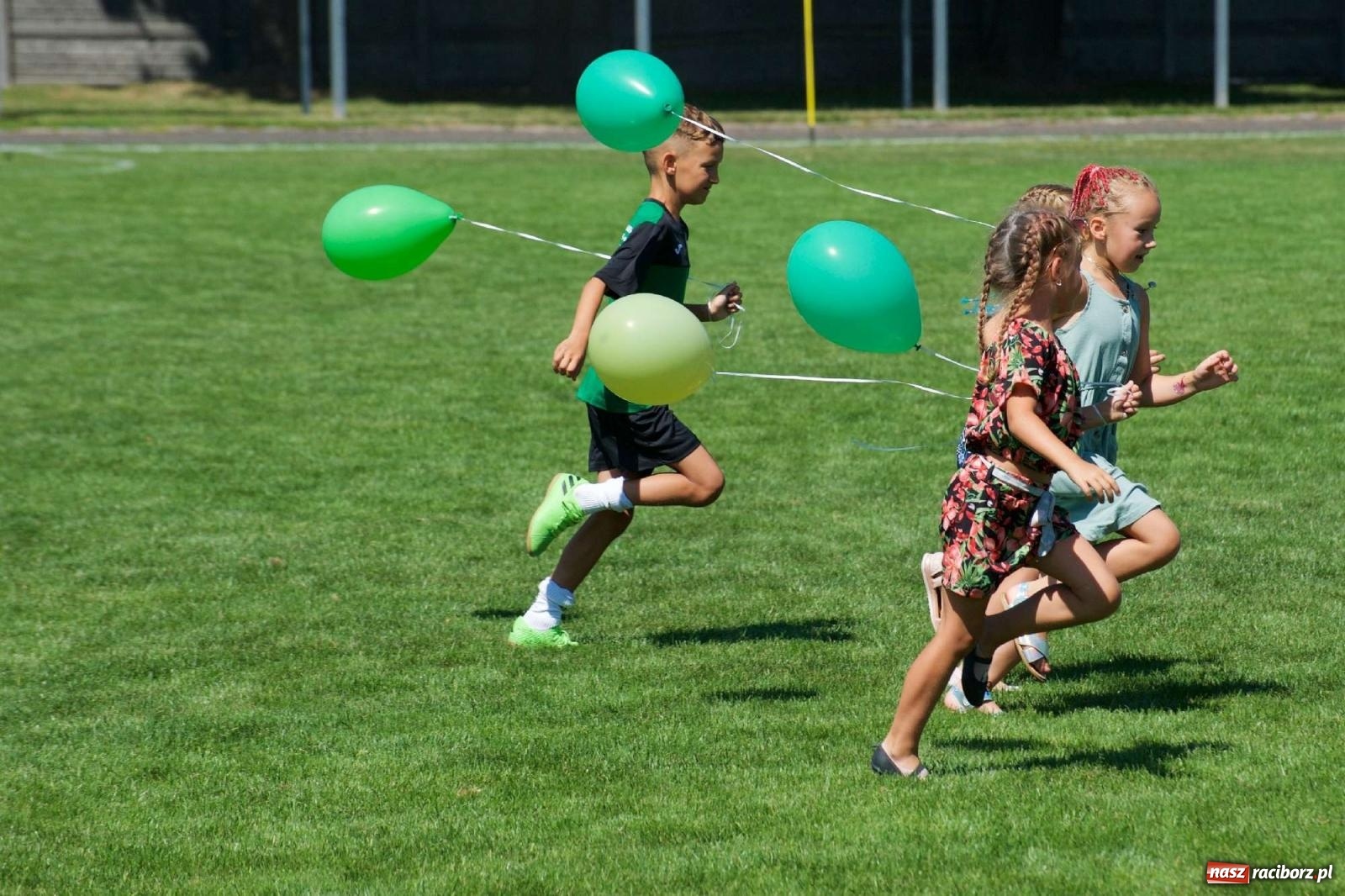 Zdjęcie w galerii na portalu naszraciborz.pl: Mutry kontra mamuśki - pełna emocji rywalizacja o puchar sołtysa w Tworkowie [FOTO] wiadomości z regionu