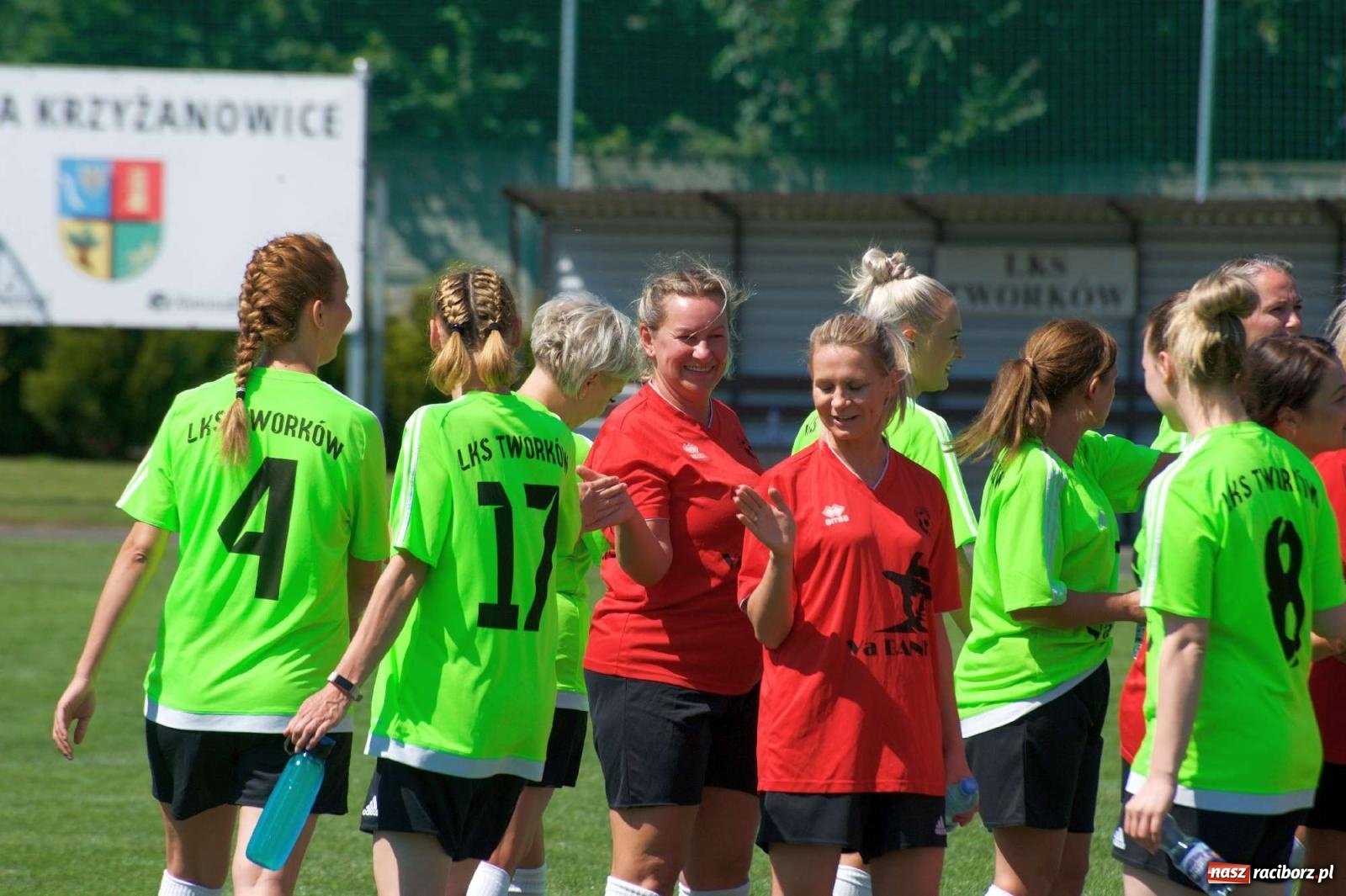 Zdjęcie w galerii na portalu naszraciborz.pl: Mutry kontra mamuśki - pełna emocji rywalizacja o puchar sołtysa w Tworkowie [FOTO] wiadomości z regionu