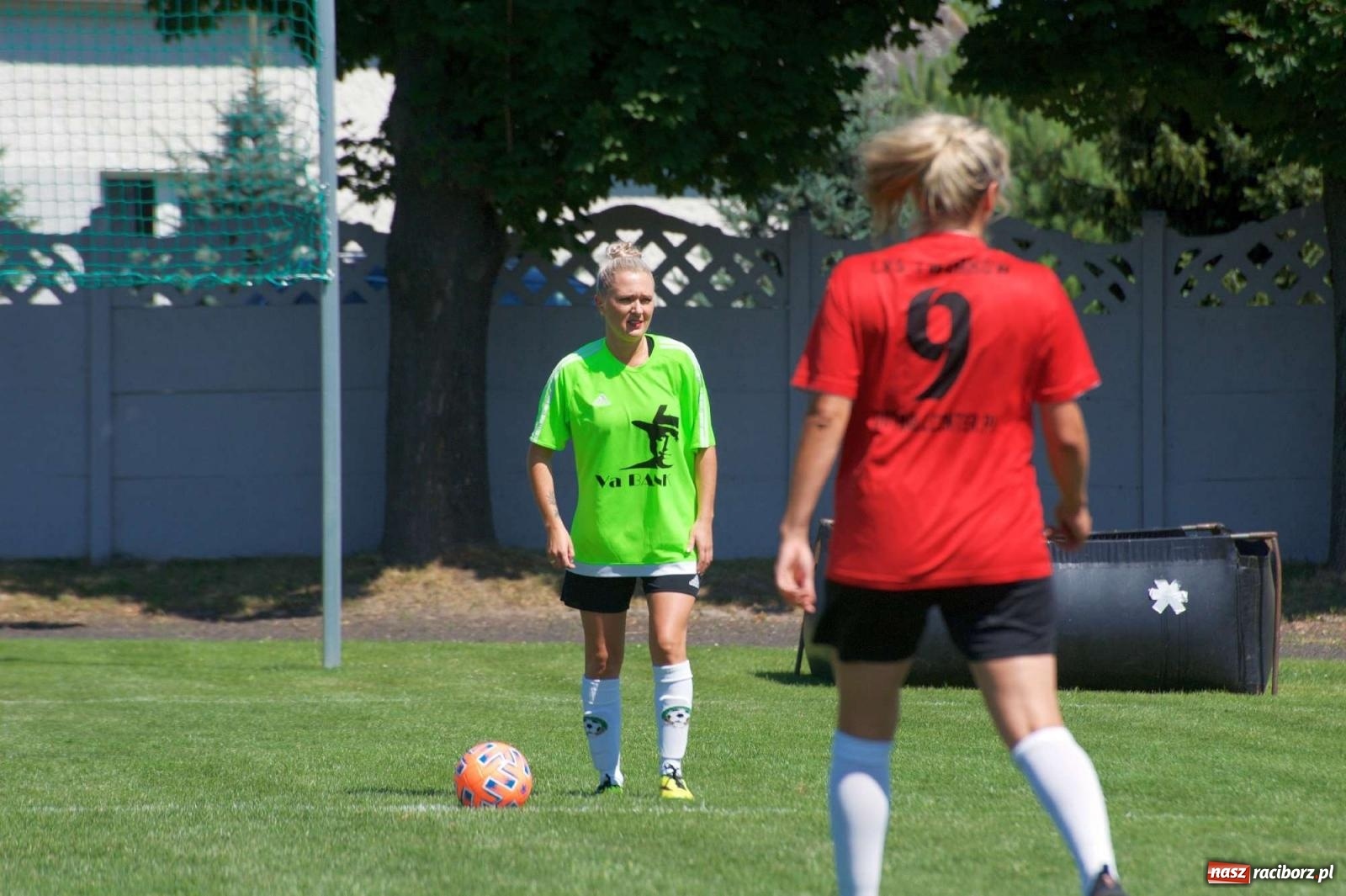 Zdjęcie w galerii na portalu naszraciborz.pl: Mutry kontra mamuśki - pełna emocji rywalizacja o puchar sołtysa w Tworkowie [FOTO] wiadomości z regionu